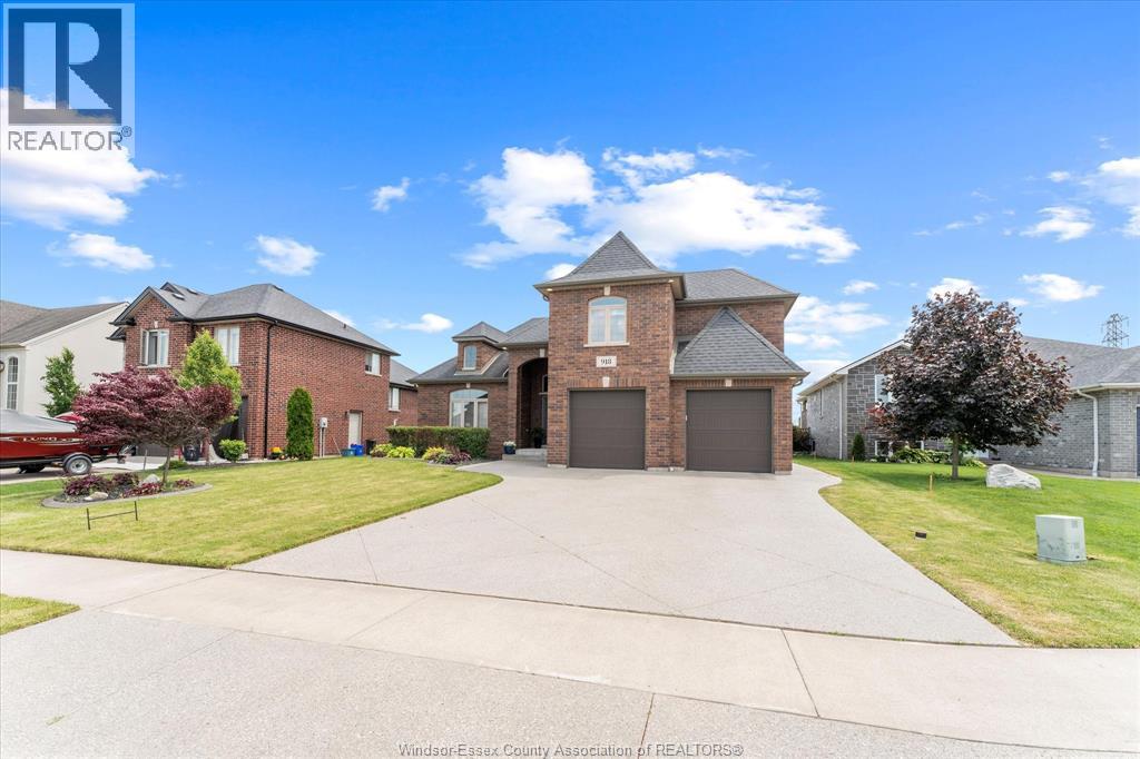 918 Driftwood Crescent, Lakeshore, Ontario  N0R 1A0 - Photo 3 - 25027343