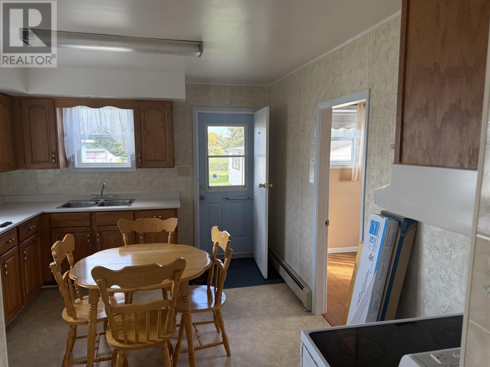 690 St. Joseph Street, New Waterford, Nova Scotia  B1H 4G6 - Photo 14 - 202524704