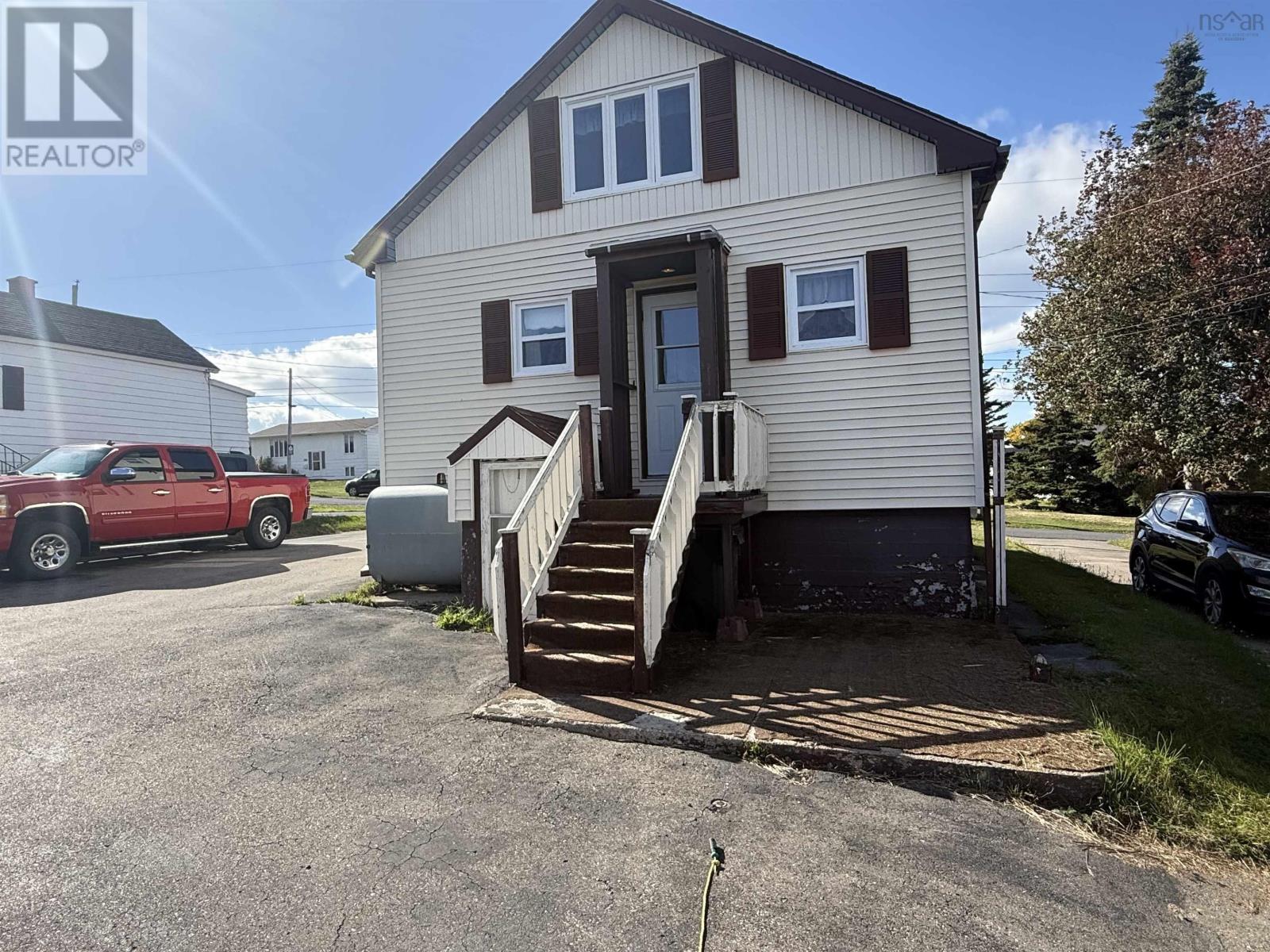690 St. Joseph Street, New Waterford, Nova Scotia  B1H 4G6 - Photo 4 - 202524704
