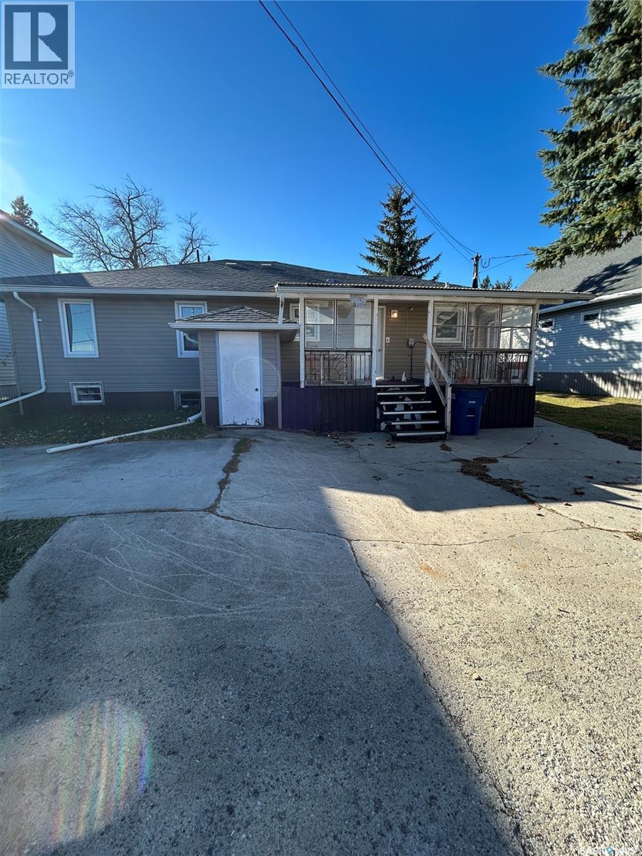 112 2nd Avenue W, Kelvington, Saskatchewan  S0A 1W0 - Photo 2 - SK021823