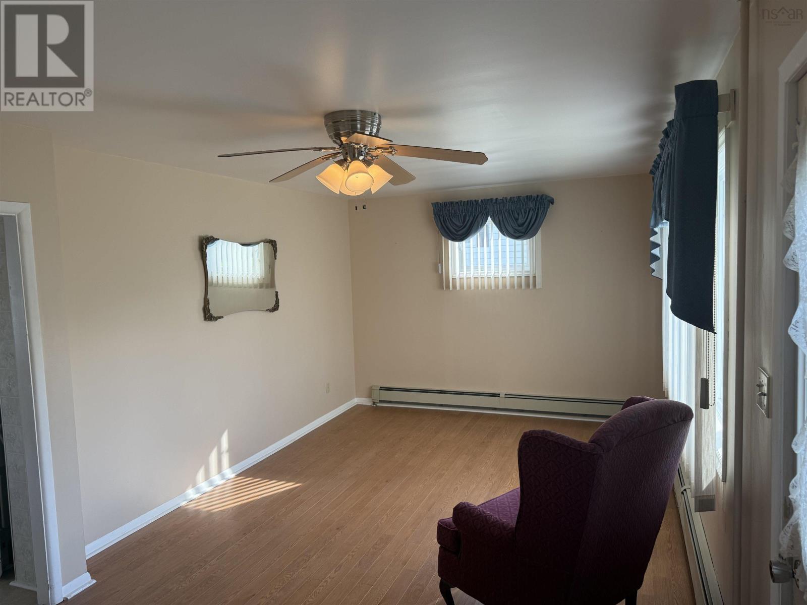 690 St. Joseph Street, New Waterford, Nova Scotia  B1H 4G6 - Photo 9 - 202524704