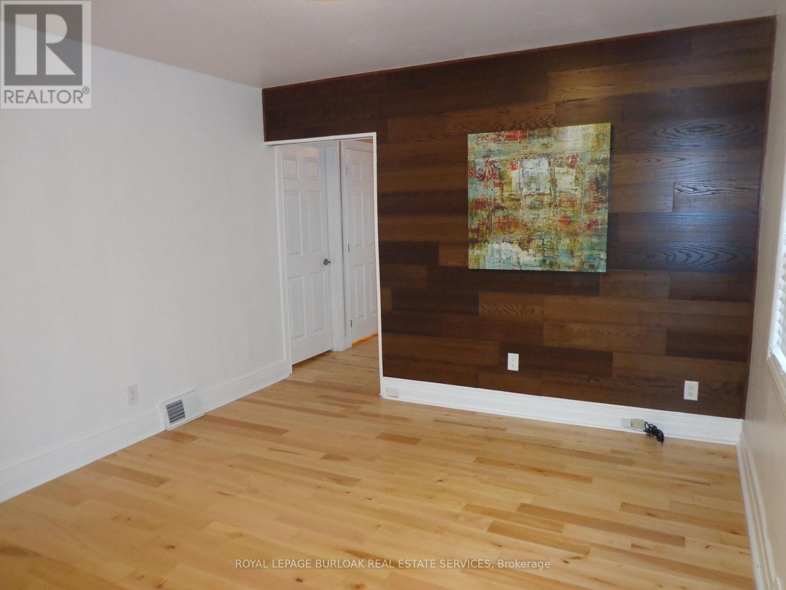 212 Mcanulty Boulevard, Hamilton, Ontario  L8H 3J1 - Photo 5 - X12485323