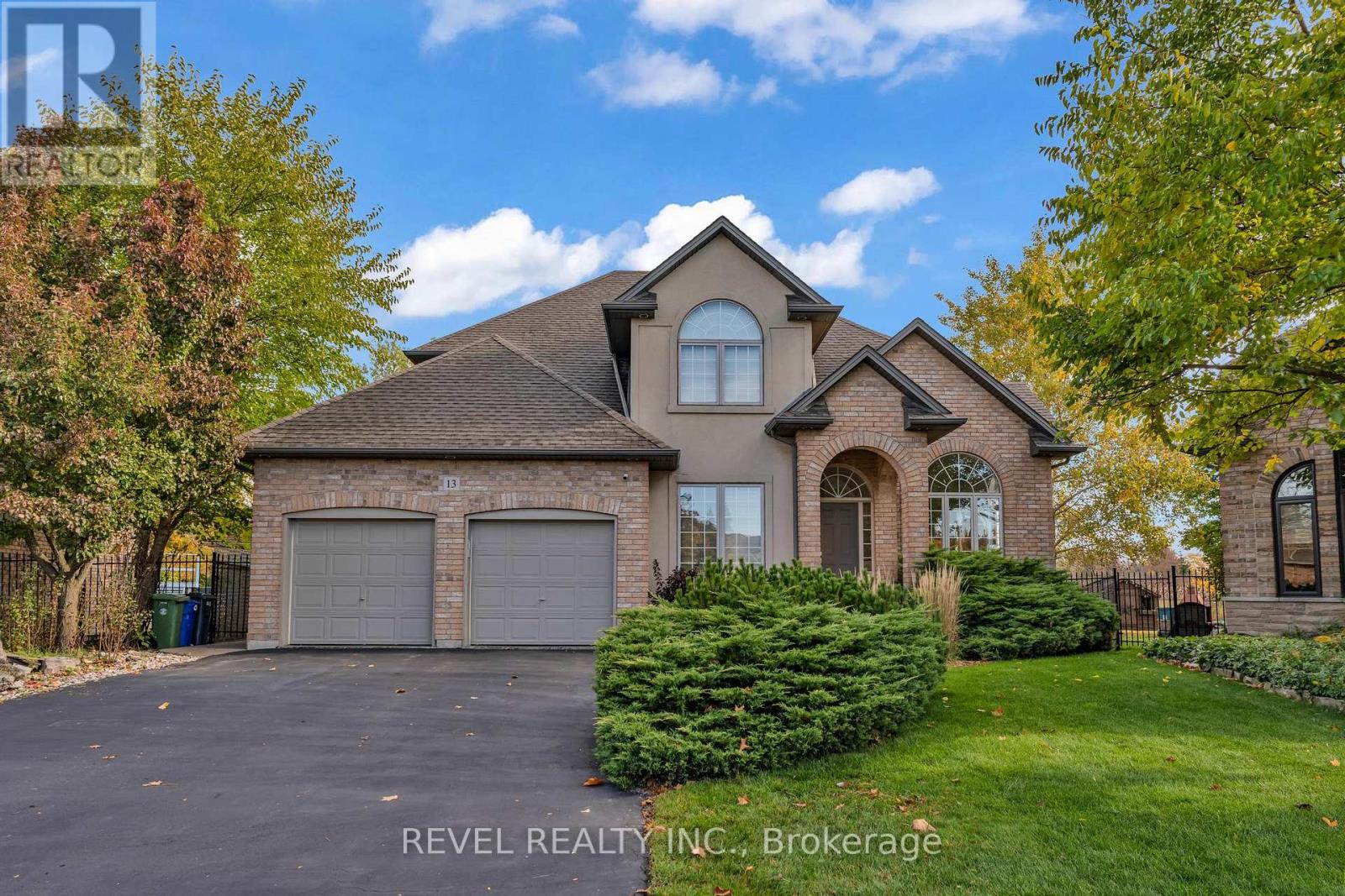 13 SWITZER CRESCENT, Hamilton, Ontario