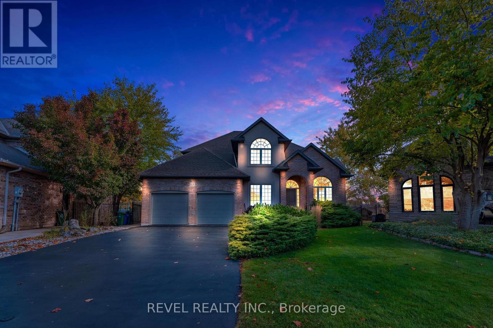 13 Switzer Crescent, Hamilton, Ontario  L0R 1C0 - Photo 3 - X12485369