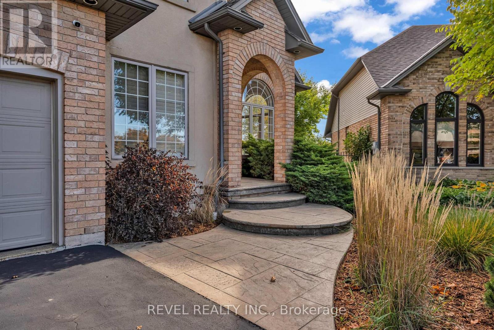 13 Switzer Crescent, Hamilton, Ontario  L0R 1C0 - Photo 5 - X12485369