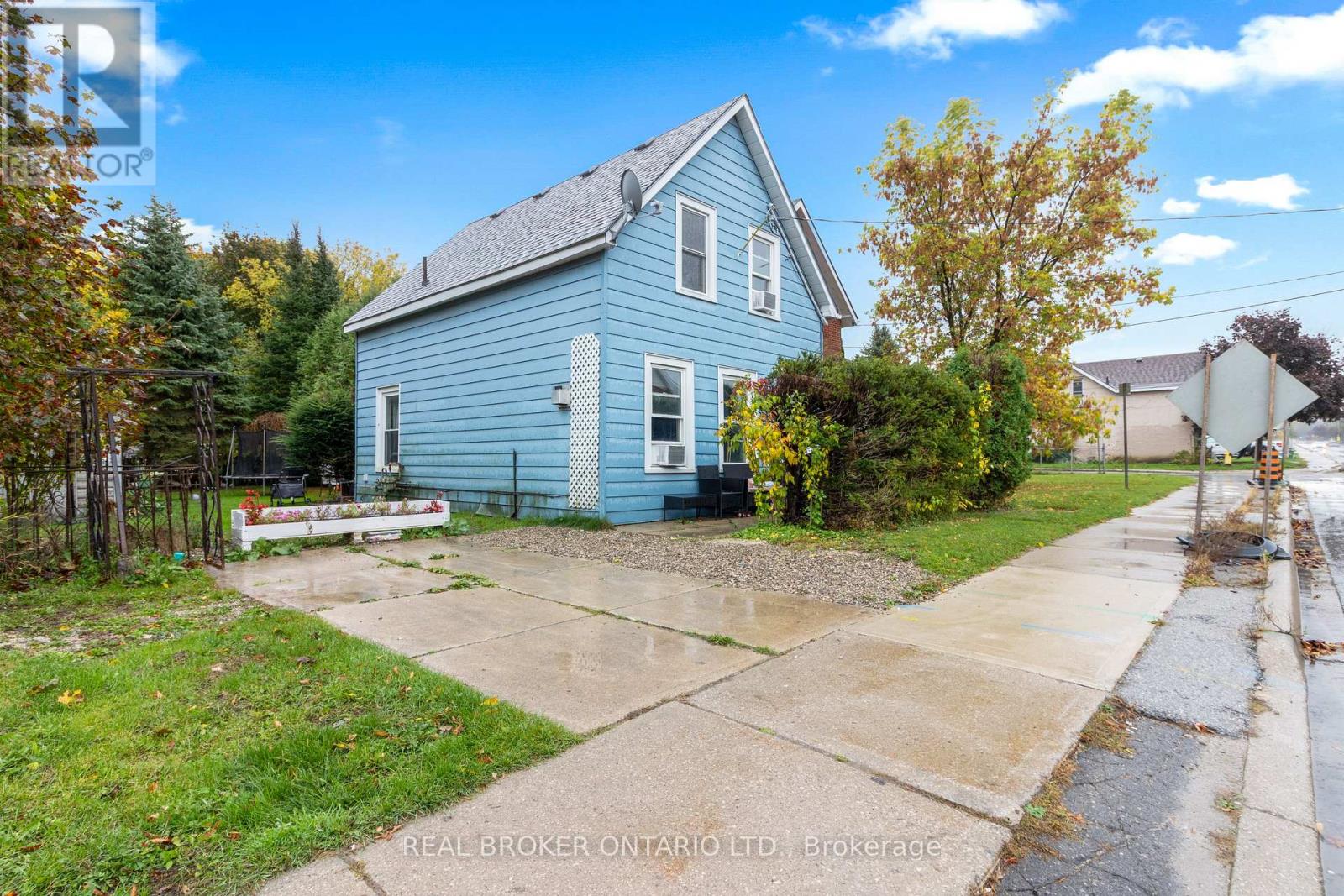 1323 2nd Avenue W, Owen Sound, Ontario  N4K 4N5 - Photo 4 - X12485384