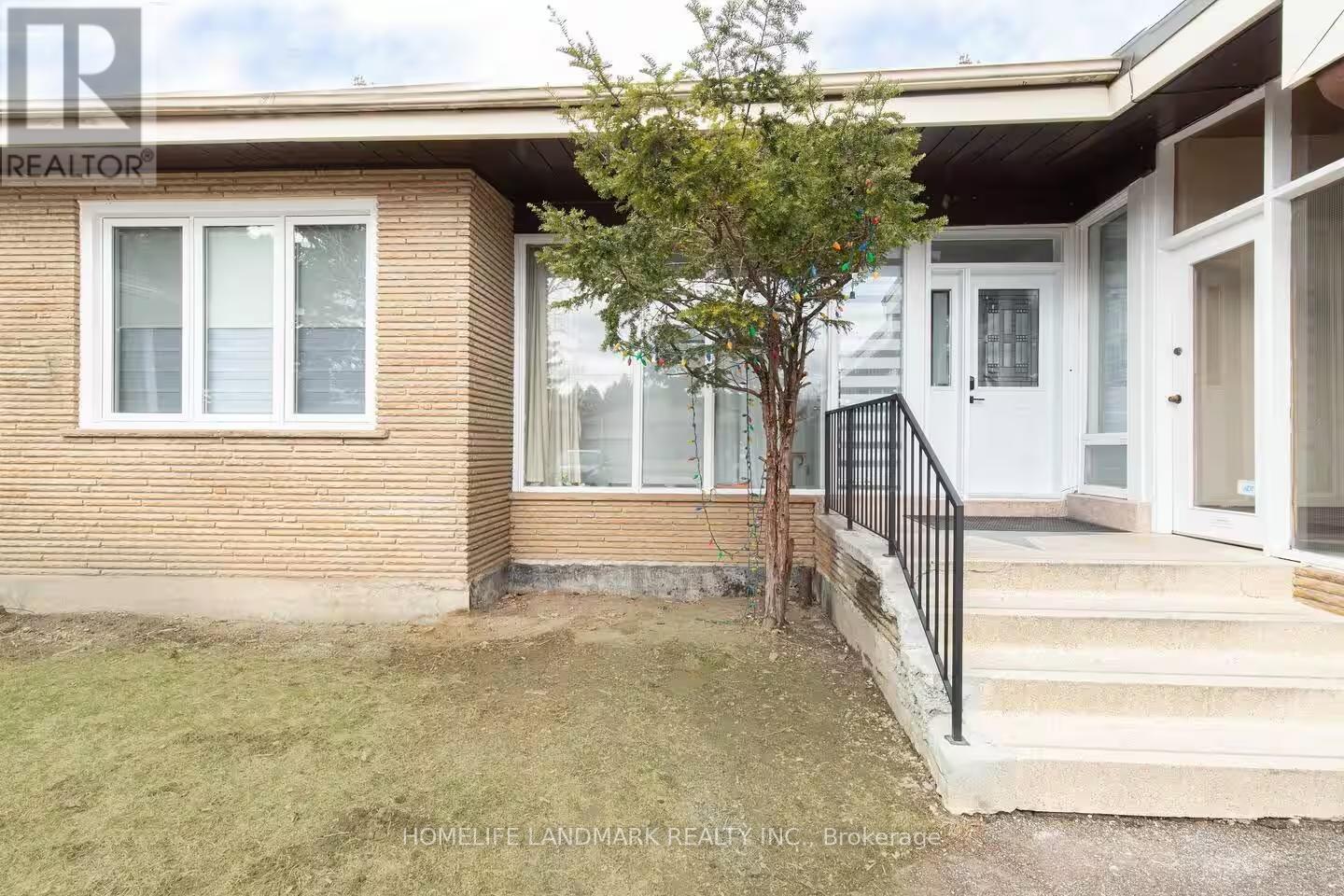 12 Blue Forest Drive, Toronto, Ontario  M3H 4W2 - Photo 2 - C12485390
