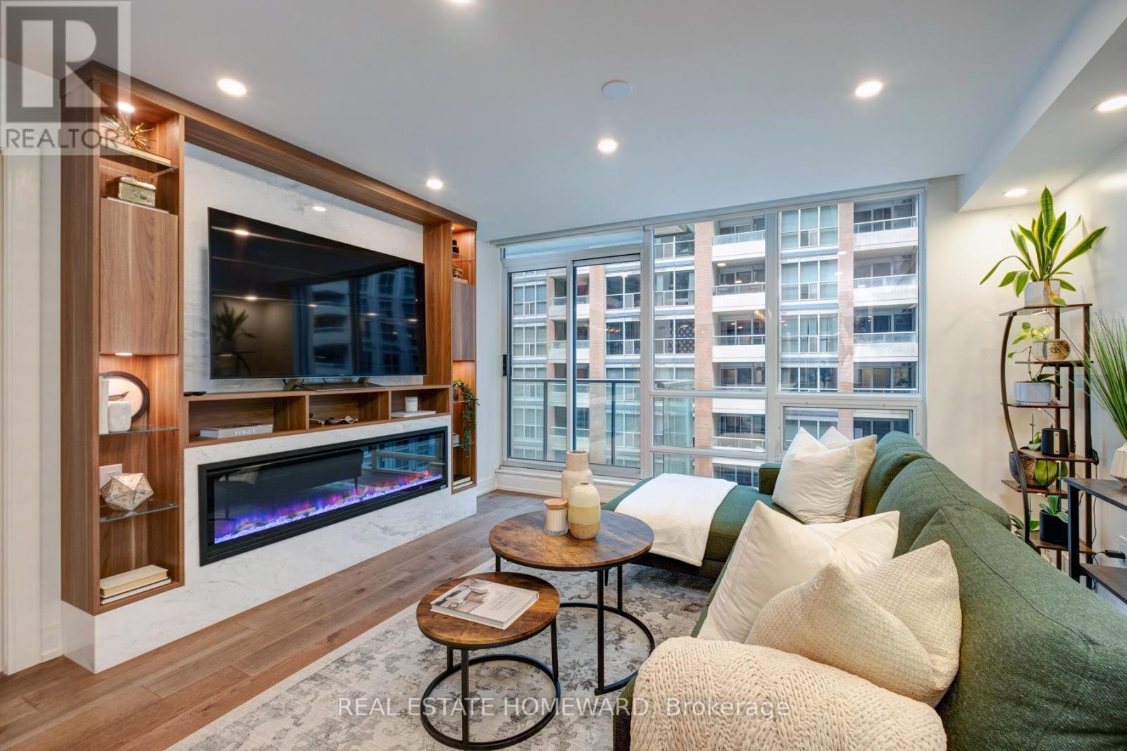 602 - 263 Wellington Street W, Toronto, Ontario  M5V 3E6 - Photo 2 - C12485407