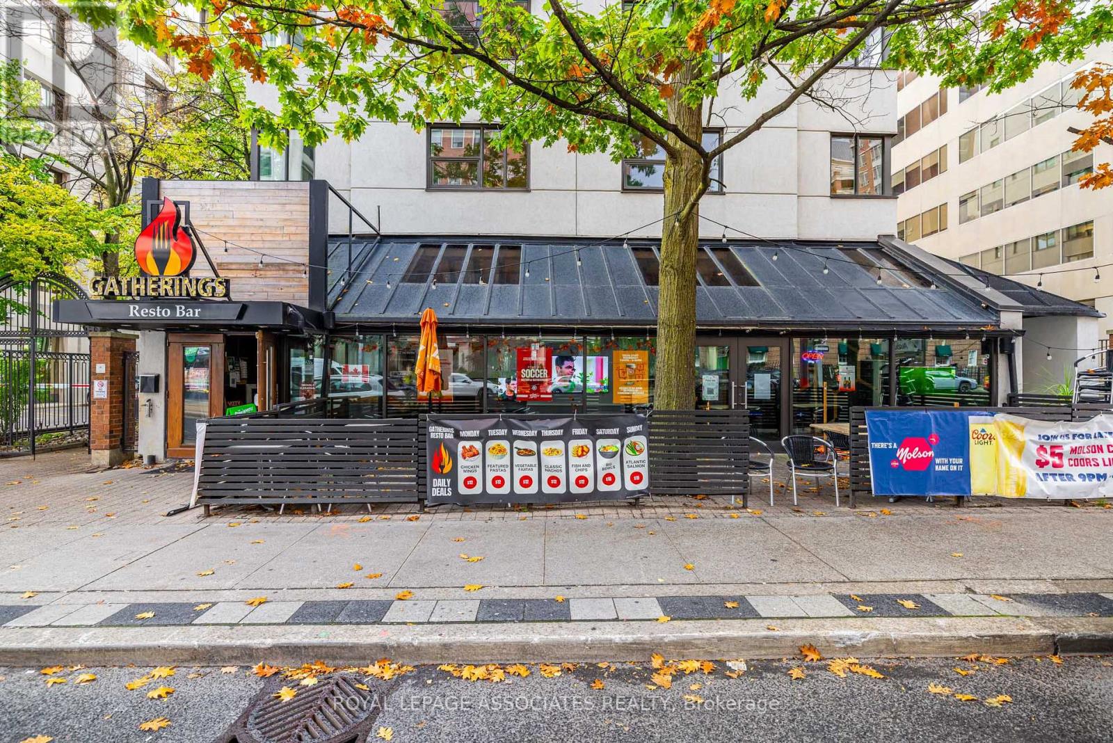 49 ST CLAIR AVENUE W, Toronto, Ontario