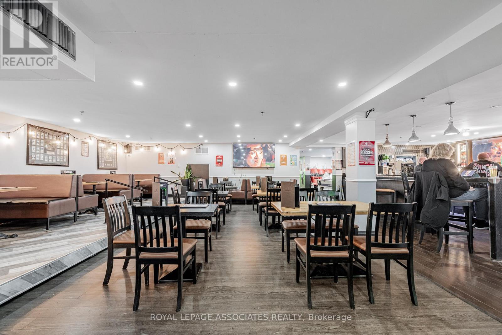 49 St Clair Avenue W, Toronto, Ontario  M4V 3A5 - Photo 10 - C12485415