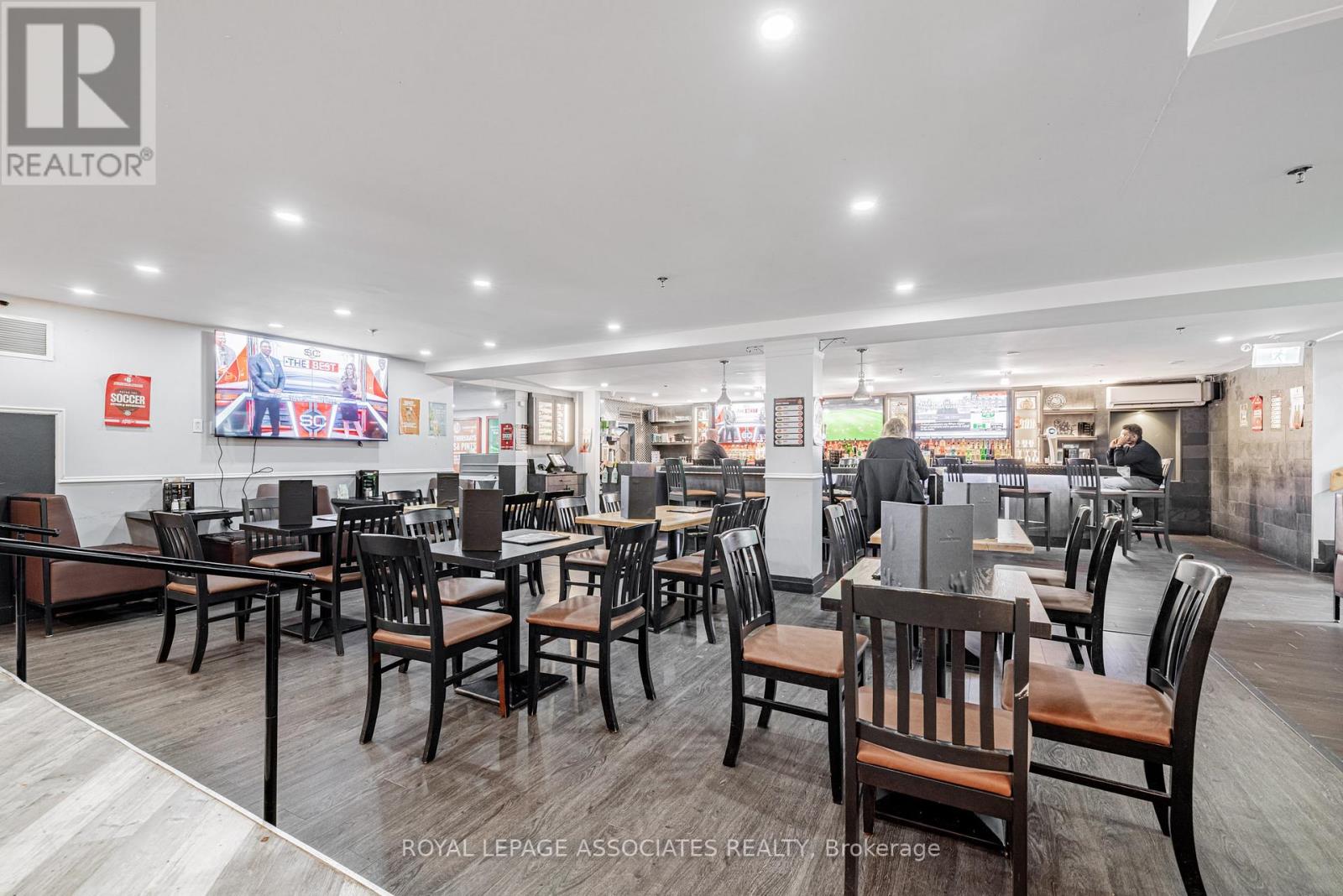 49 St Clair Avenue W, Toronto, Ontario  M4V 3A5 - Photo 12 - C12485415