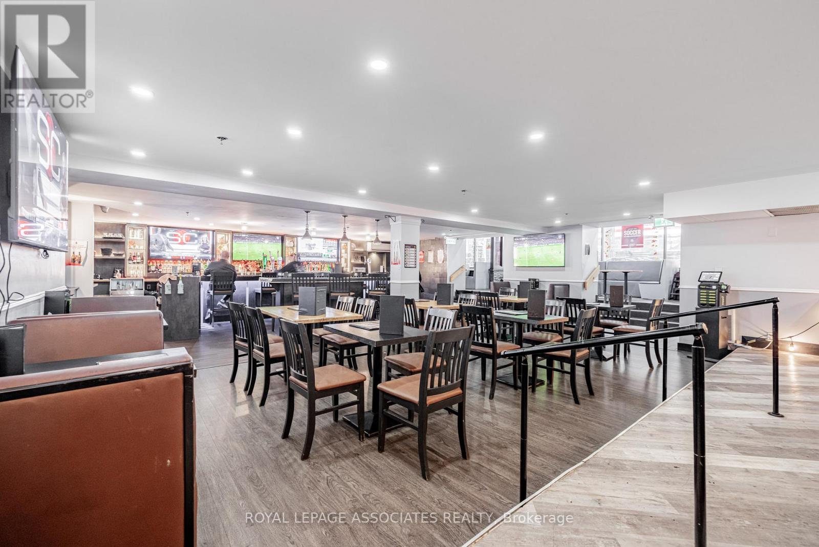 49 St Clair Avenue W, Toronto, Ontario  M4V 3A5 - Photo 13 - C12485415