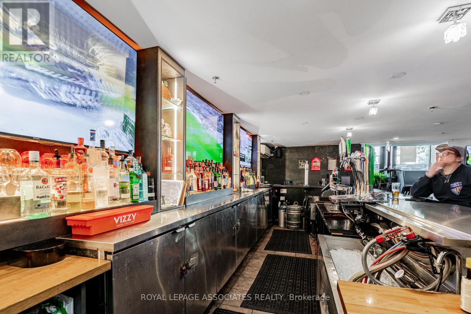 49 St Clair Avenue W, Toronto, Ontario  M4V 3A5 - Photo 20 - C12485415