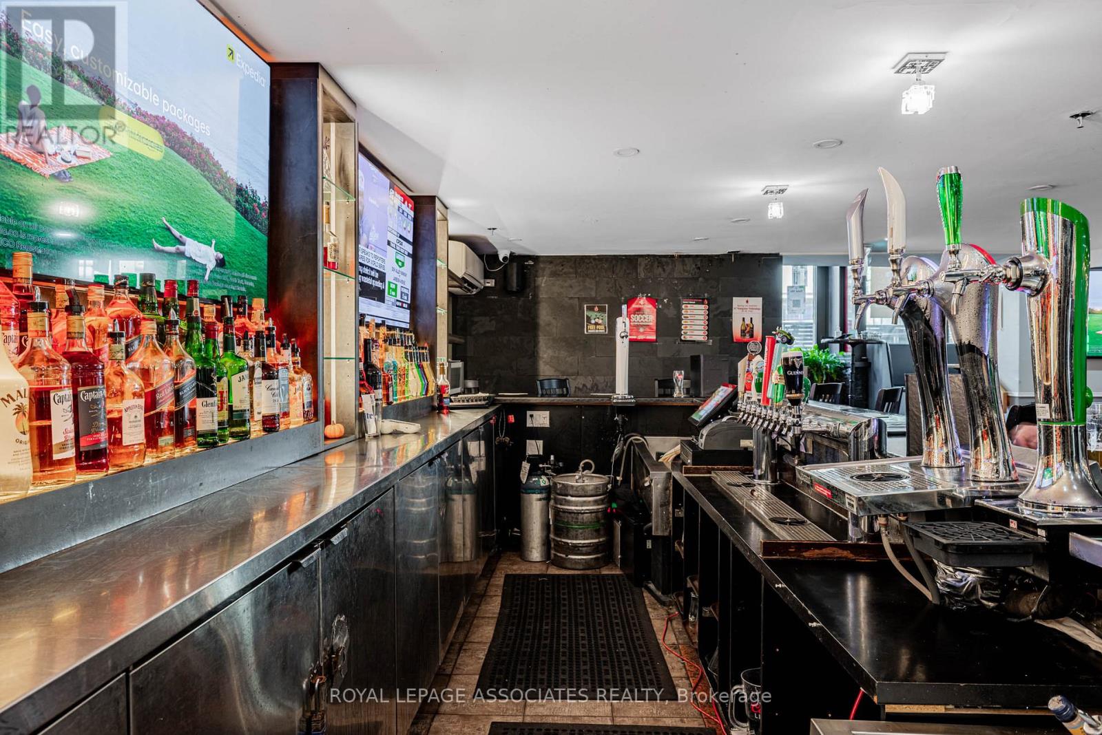 49 St Clair Avenue W, Toronto, Ontario  M4V 3A5 - Photo 21 - C12485415