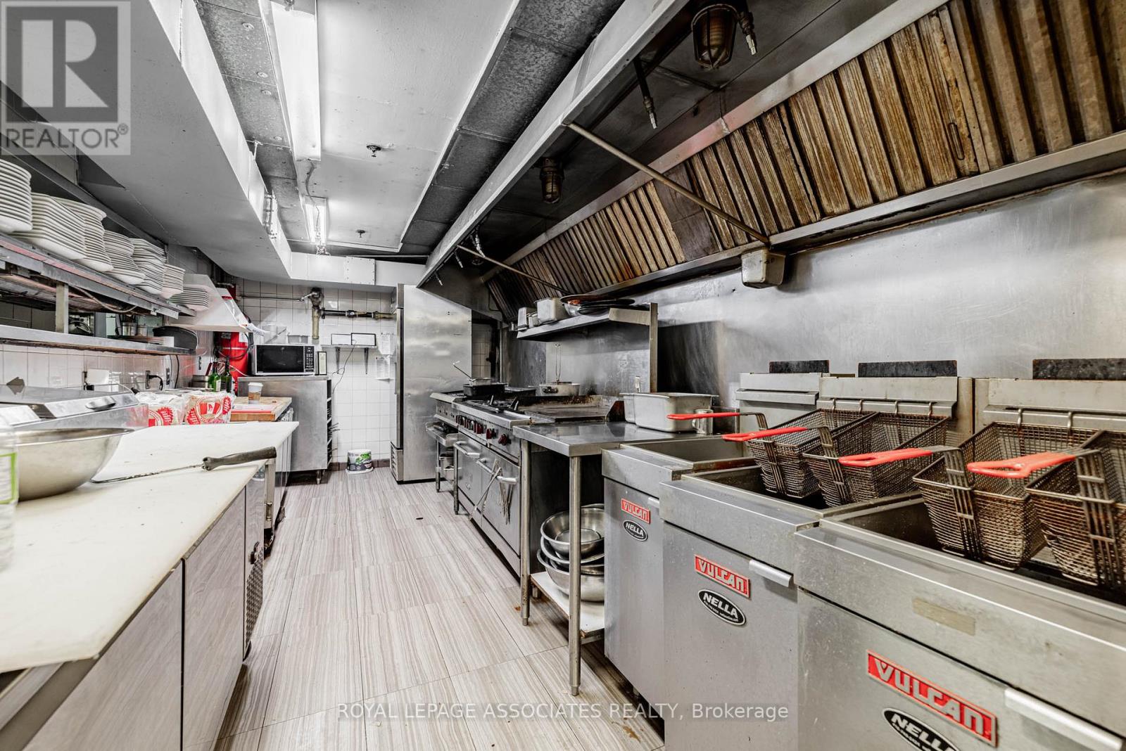 49 St Clair Avenue W, Toronto, Ontario  M4V 3A5 - Photo 38 - C12485415