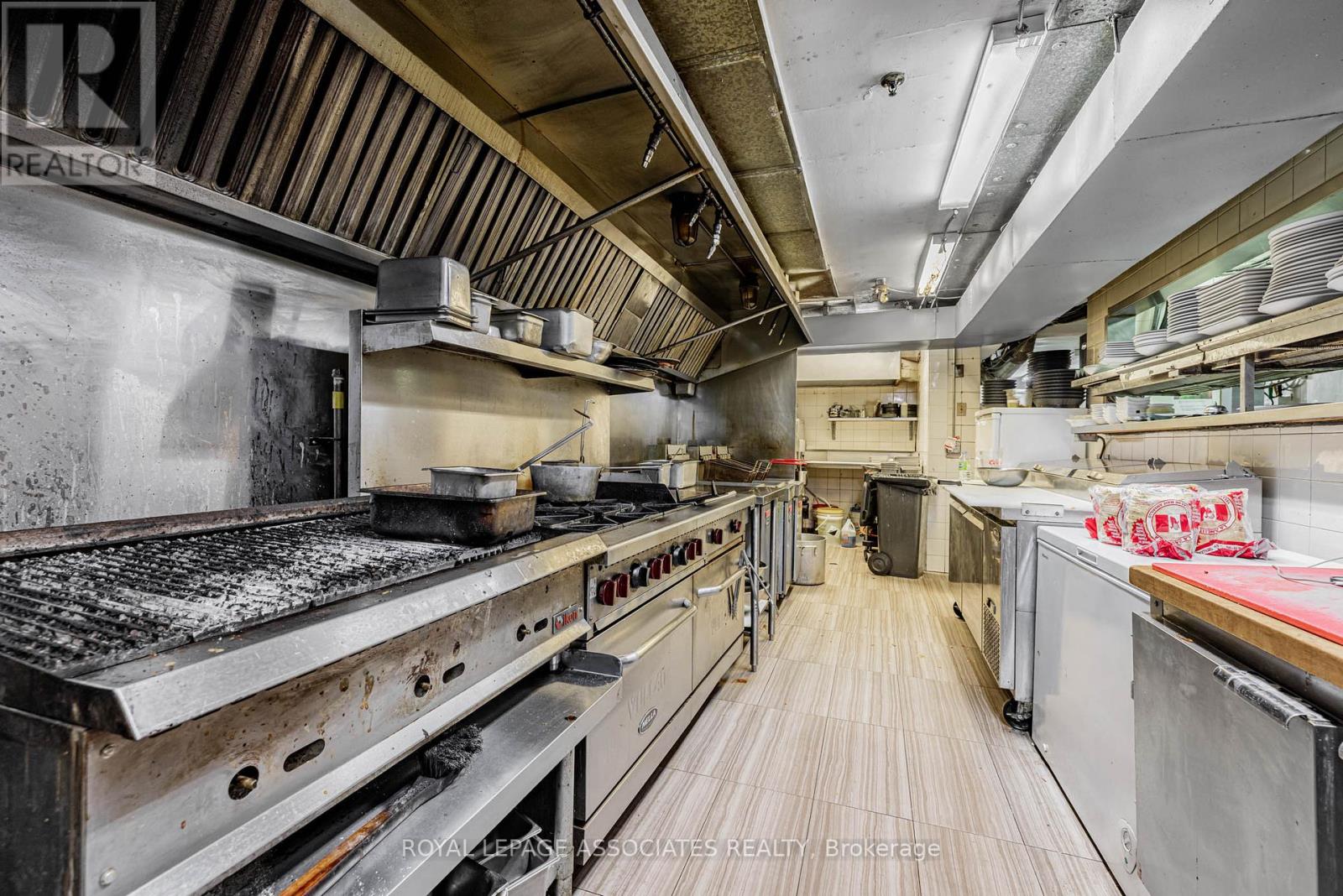 49 St Clair Avenue W, Toronto, Ontario  M4V 3A5 - Photo 39 - C12485415