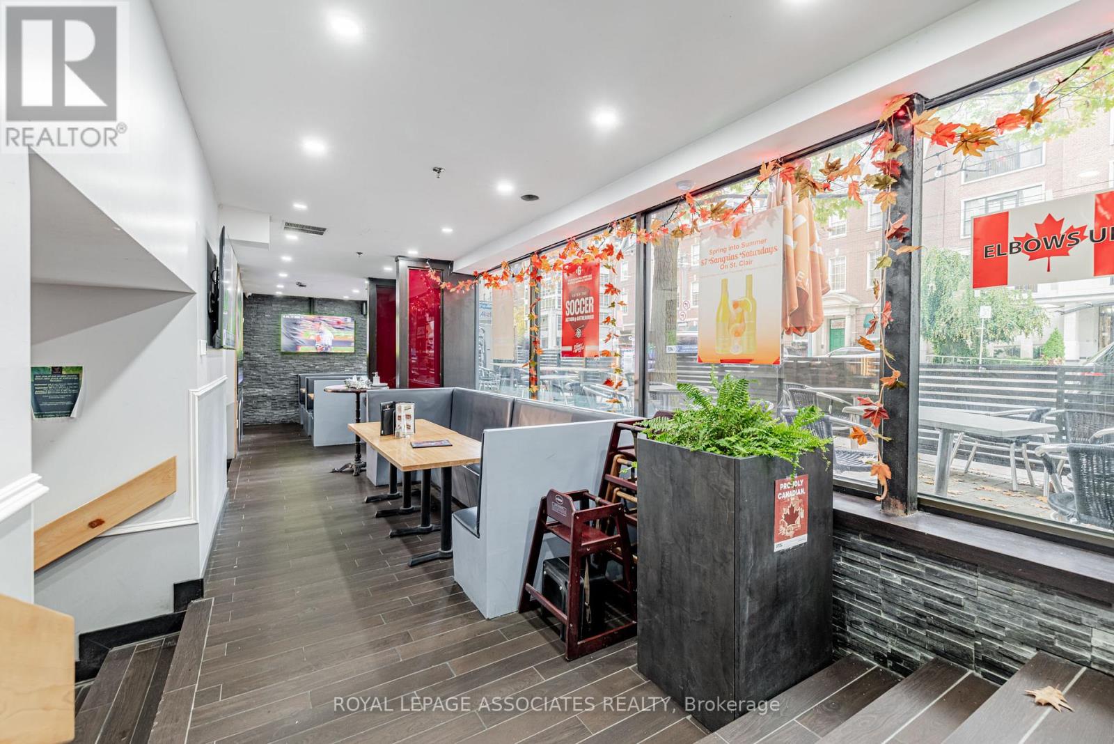 49 St Clair Avenue W, Toronto, Ontario  M4V 3A5 - Photo 5 - C12485415