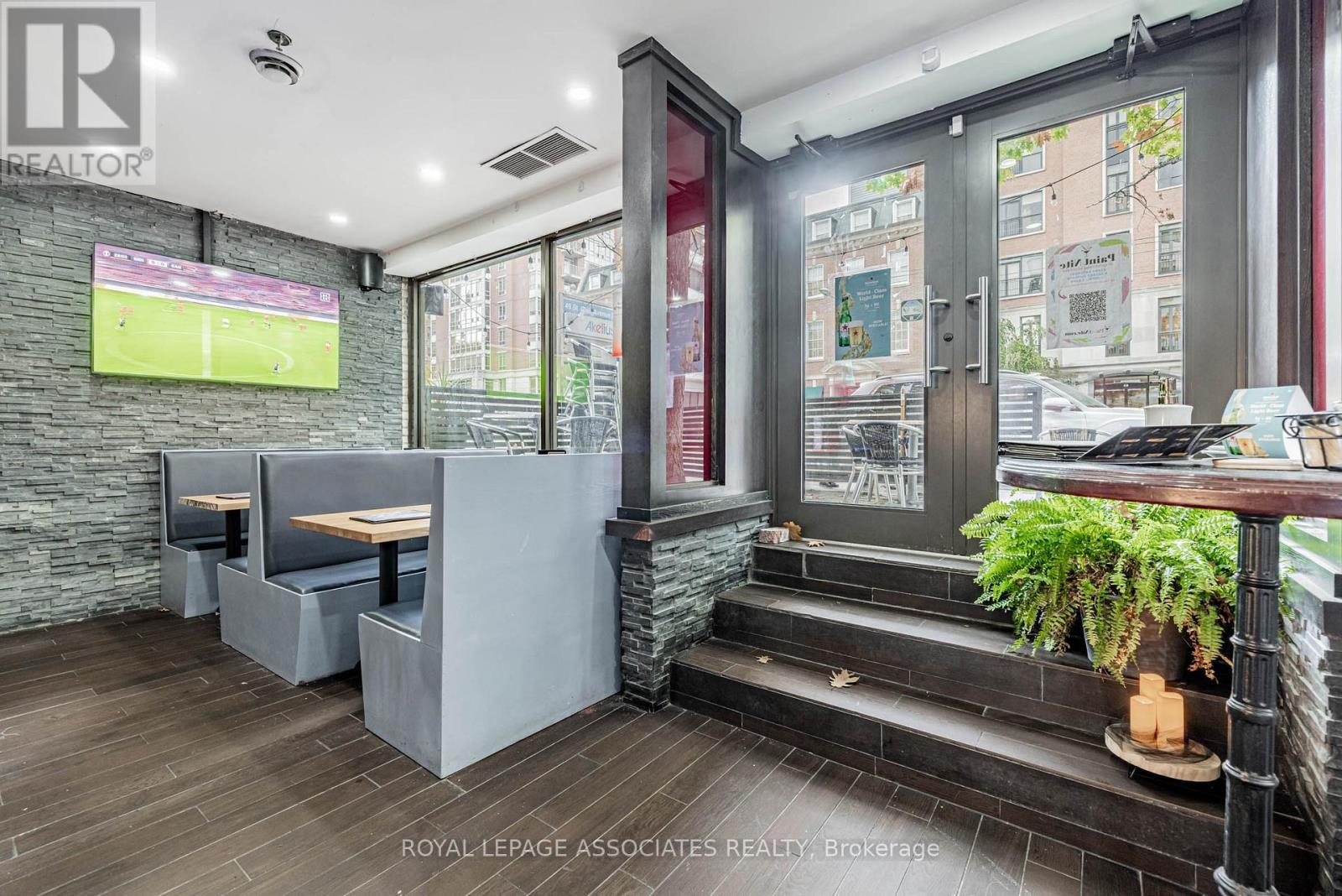 49 St Clair Avenue W, Toronto, Ontario  M4V 3A5 - Photo 6 - C12485415