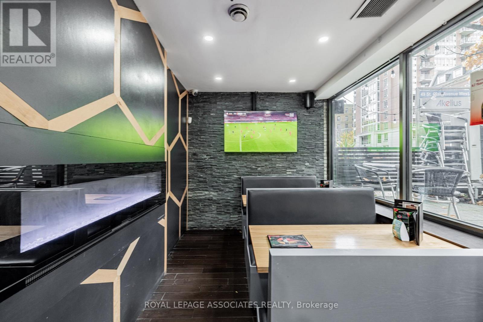 49 St Clair Avenue W, Toronto, Ontario  M4V 3A5 - Photo 7 - C12485415