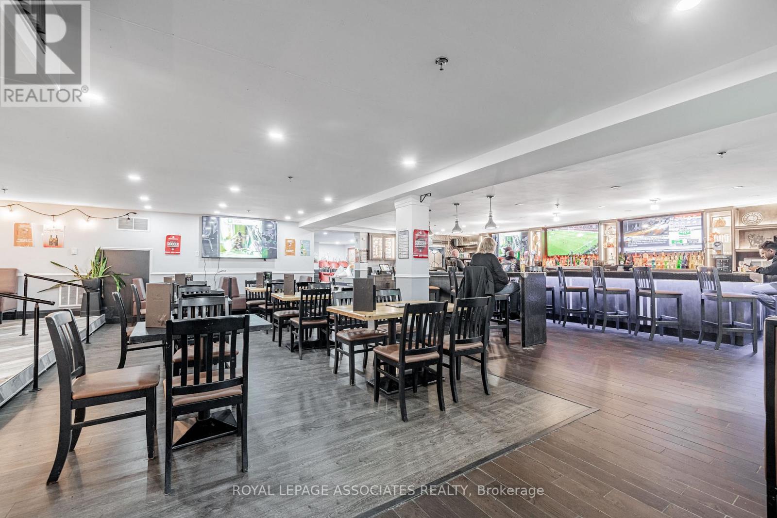 49 St Clair Avenue W, Toronto, Ontario  M4V 3A5 - Photo 9 - C12485415