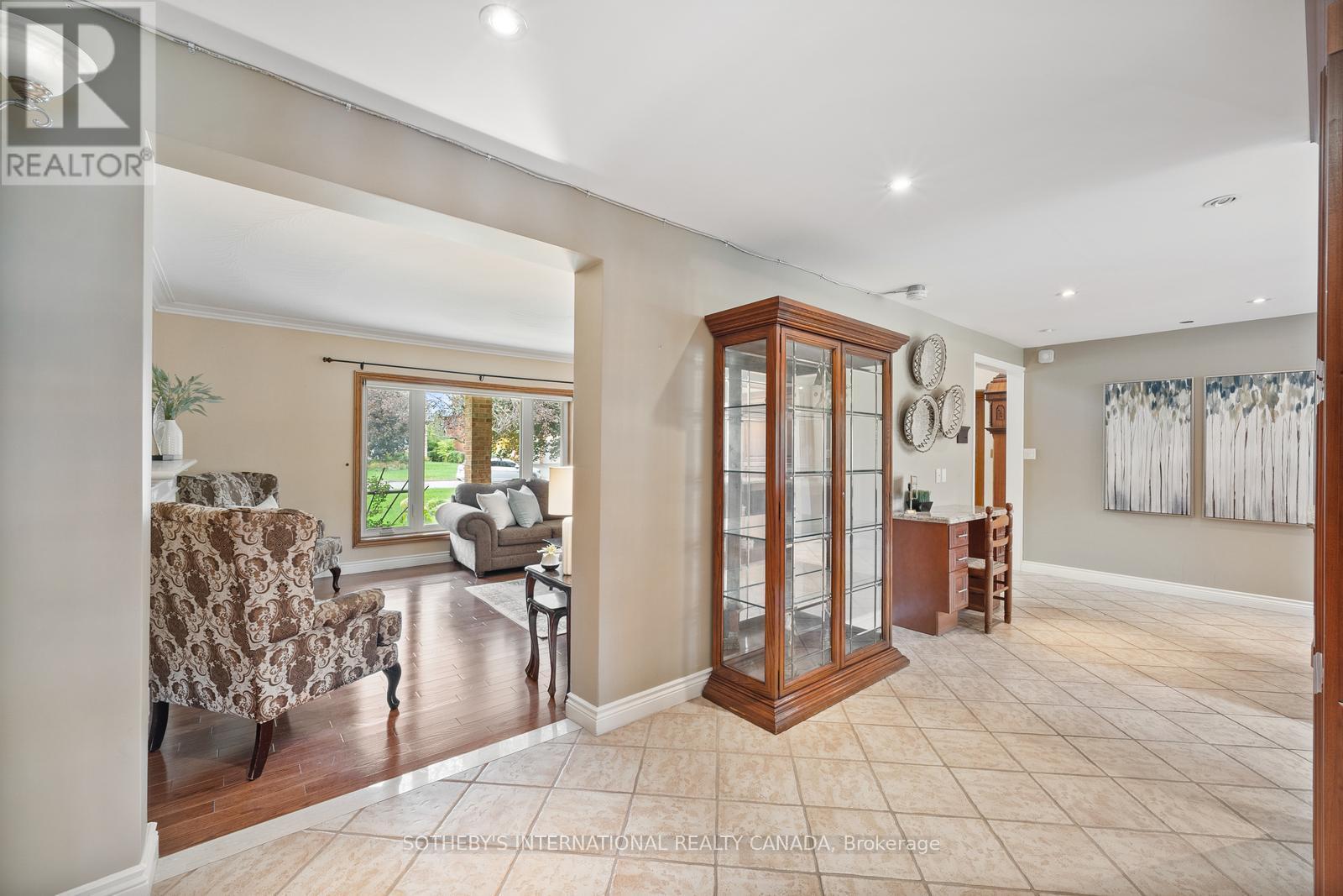 55 Hillside Avenue, Vaughan, Ontario  L4K 1W9 - Photo 10 - C12485450