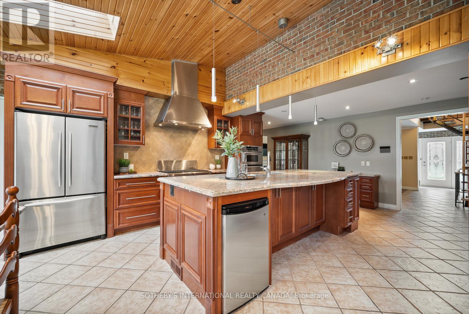 55 Hillside Avenue, Vaughan, Ontario  L4K 1W9 - Photo 12 - C12485450