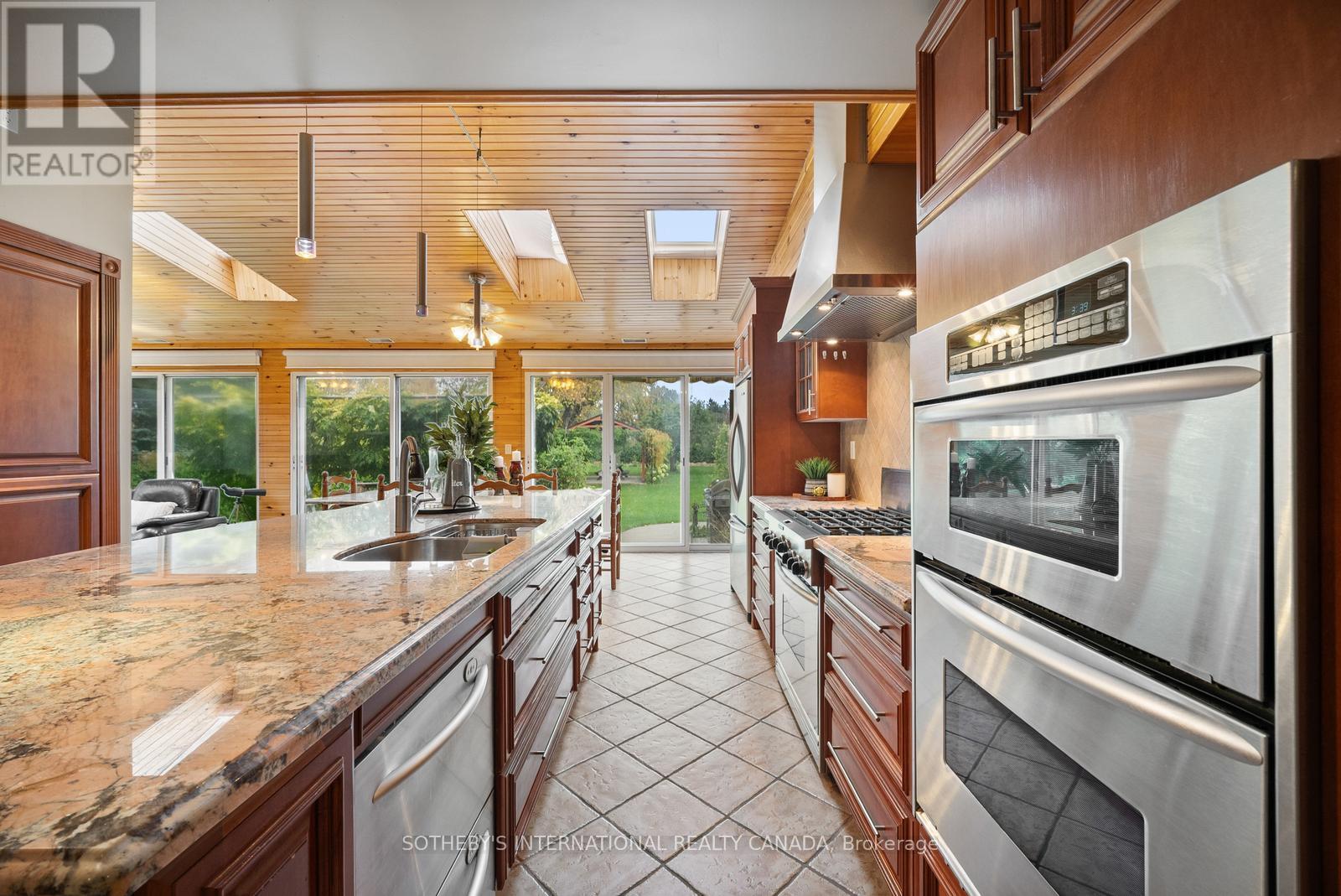 55 Hillside Avenue, Vaughan, Ontario  L4K 1W9 - Photo 13 - C12485450