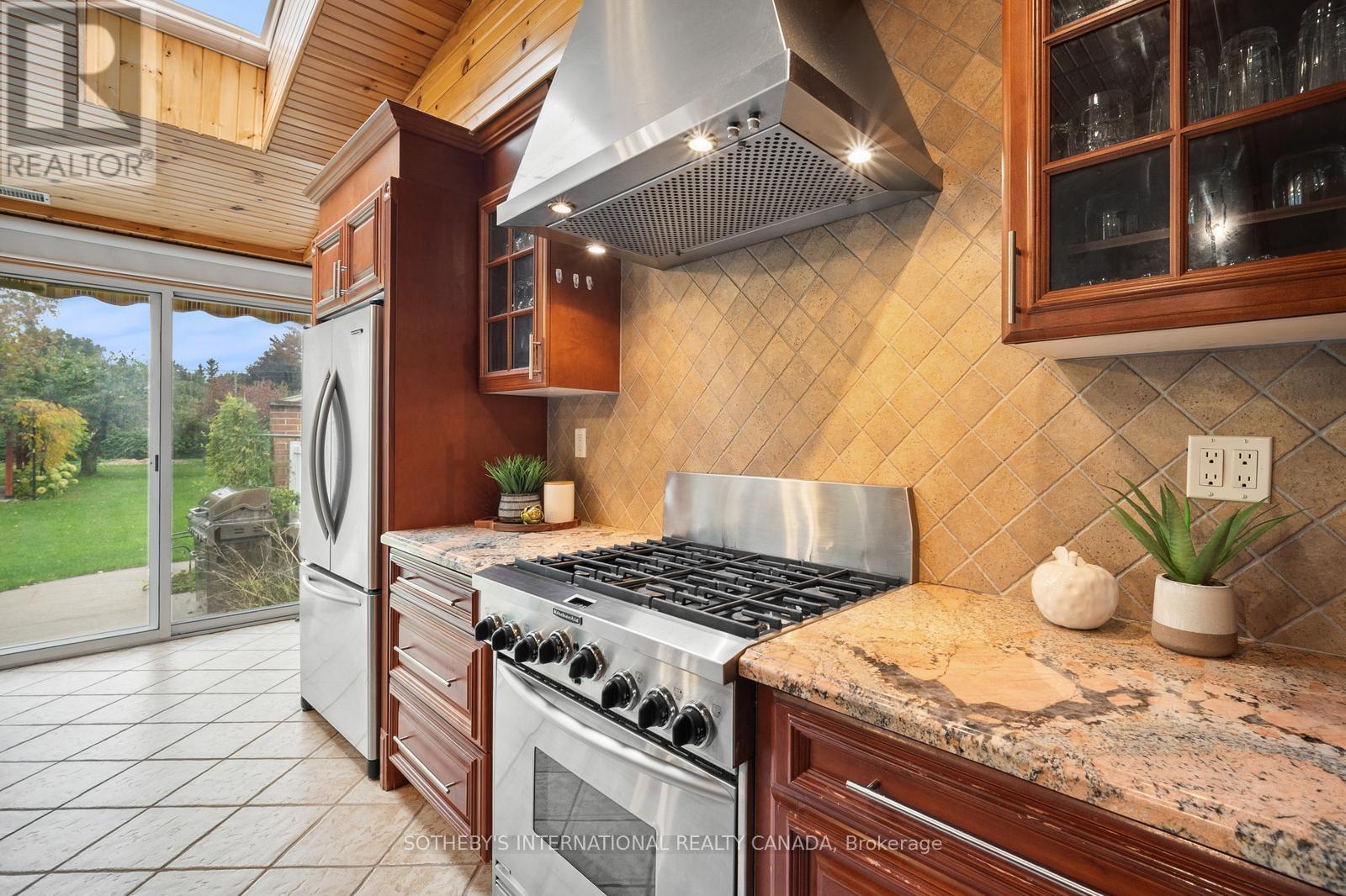 55 Hillside Avenue, Vaughan, Ontario  L4K 1W9 - Photo 14 - C12485450