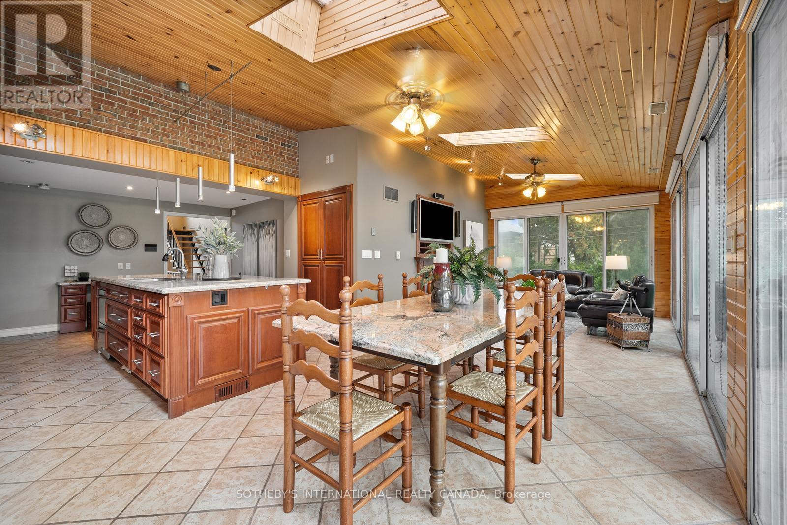 55 Hillside Avenue, Vaughan, Ontario  L4K 1W9 - Photo 15 - C12485450