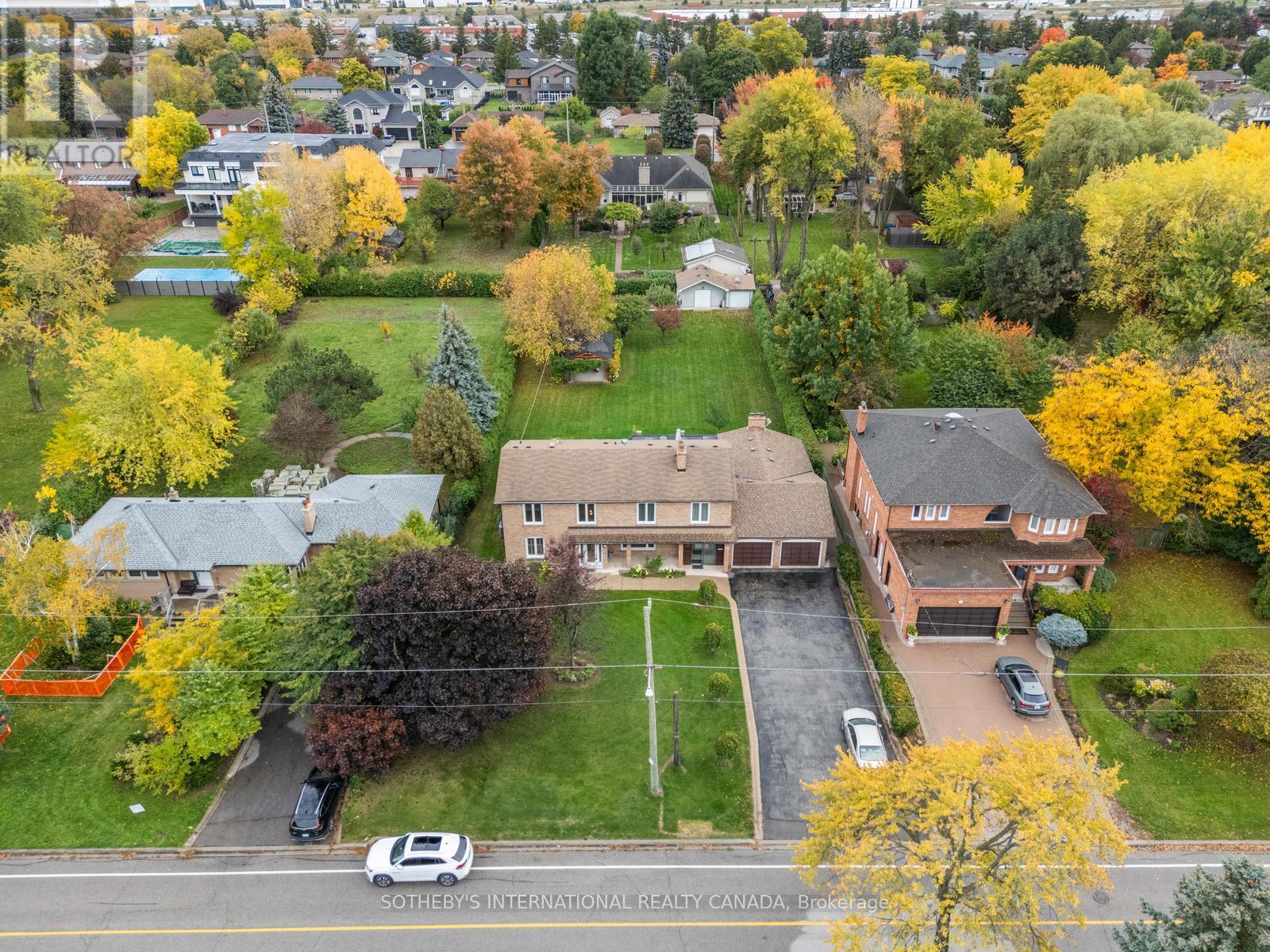 55 Hillside Avenue, Vaughan, Ontario  L4K 1W9 - Photo 2 - C12485450