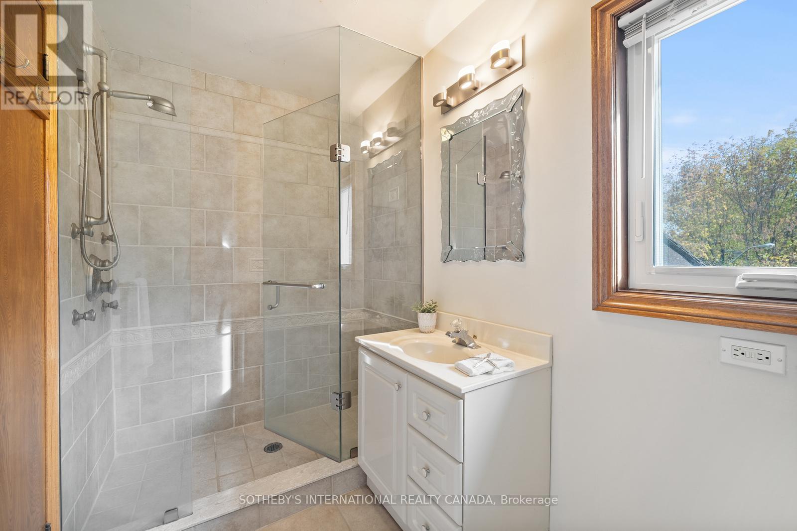 55 Hillside Avenue, Vaughan, Ontario  L4K 1W9 - Photo 33 - C12485450