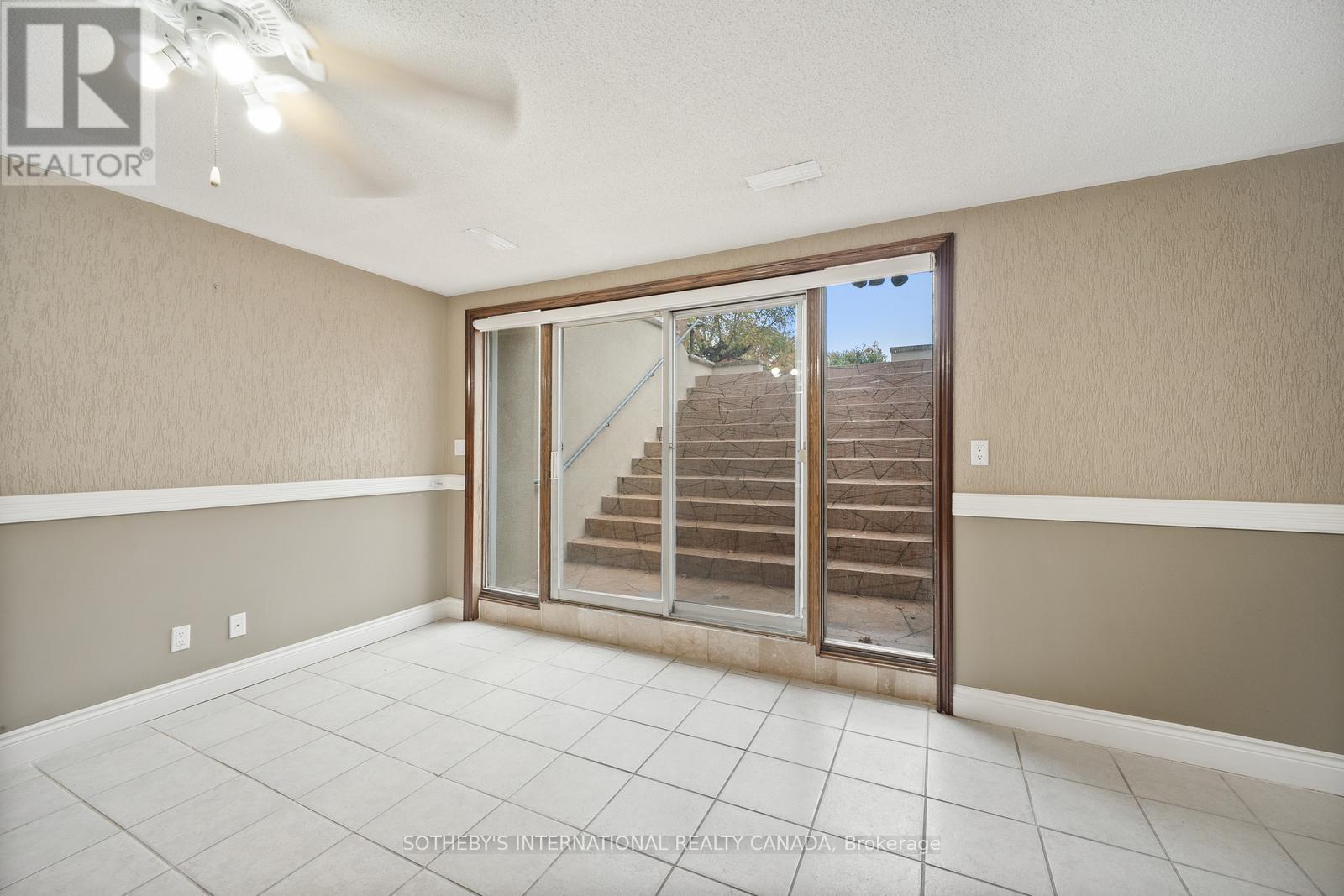 55 Hillside Avenue, Vaughan, Ontario  L4K 1W9 - Photo 36 - C12485450