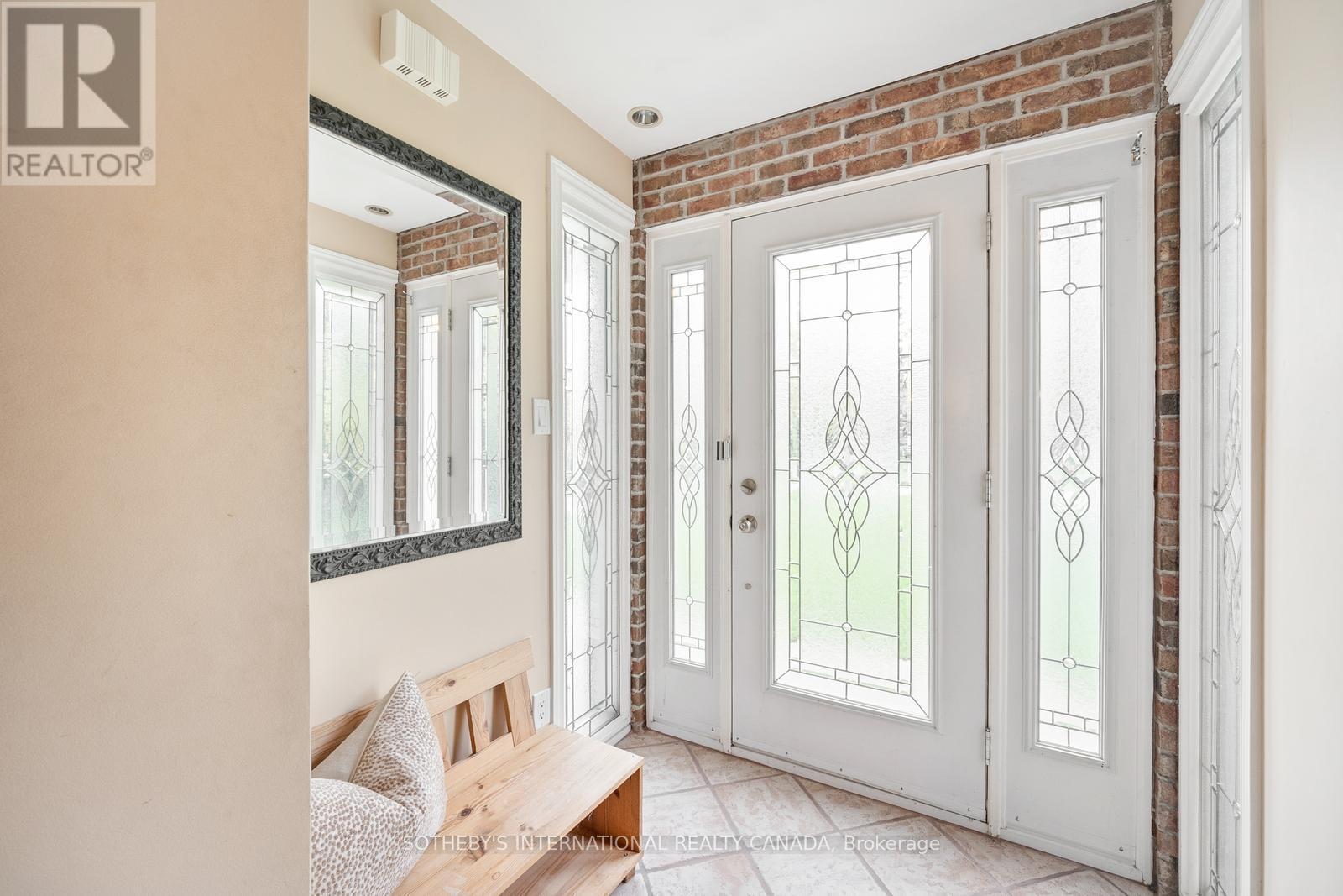 55 Hillside Avenue, Vaughan, Ontario  L4K 1W9 - Photo 6 - C12485450