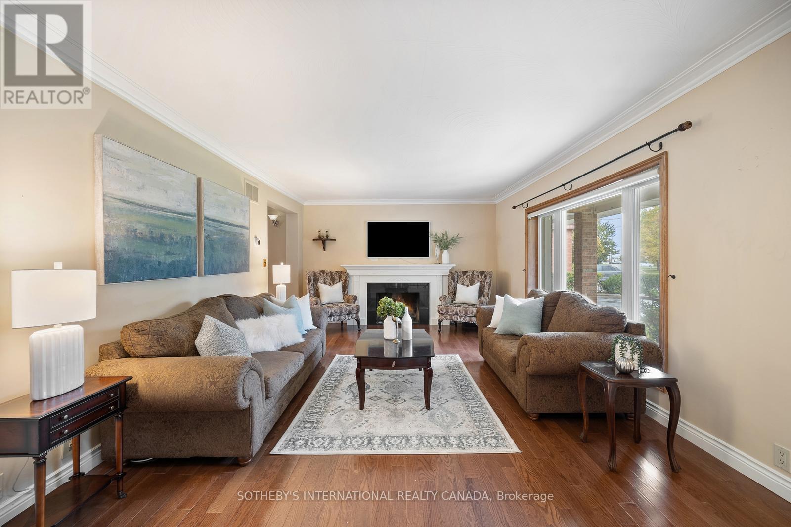 55 Hillside Avenue, Vaughan, Ontario  L4K 1W9 - Photo 8 - C12485450