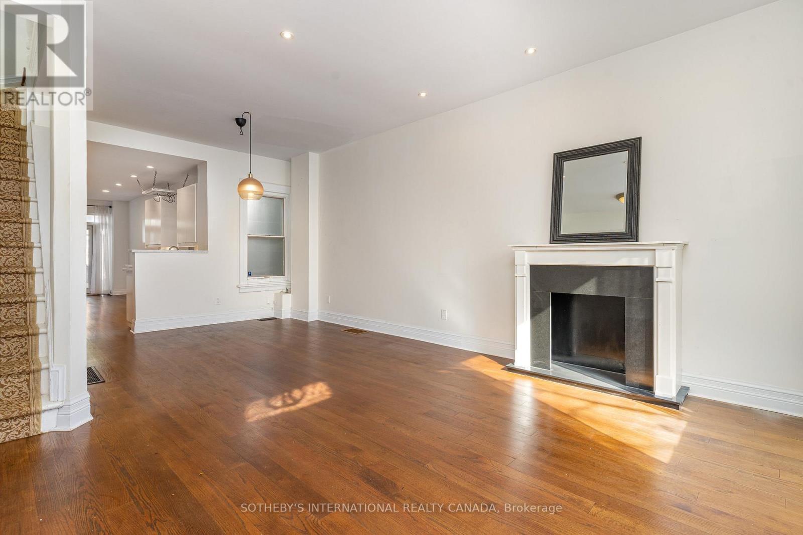 114 Shaftesbury Avenue, Toronto, Ontario  M4T 1A5 - Photo 3 - C12485456