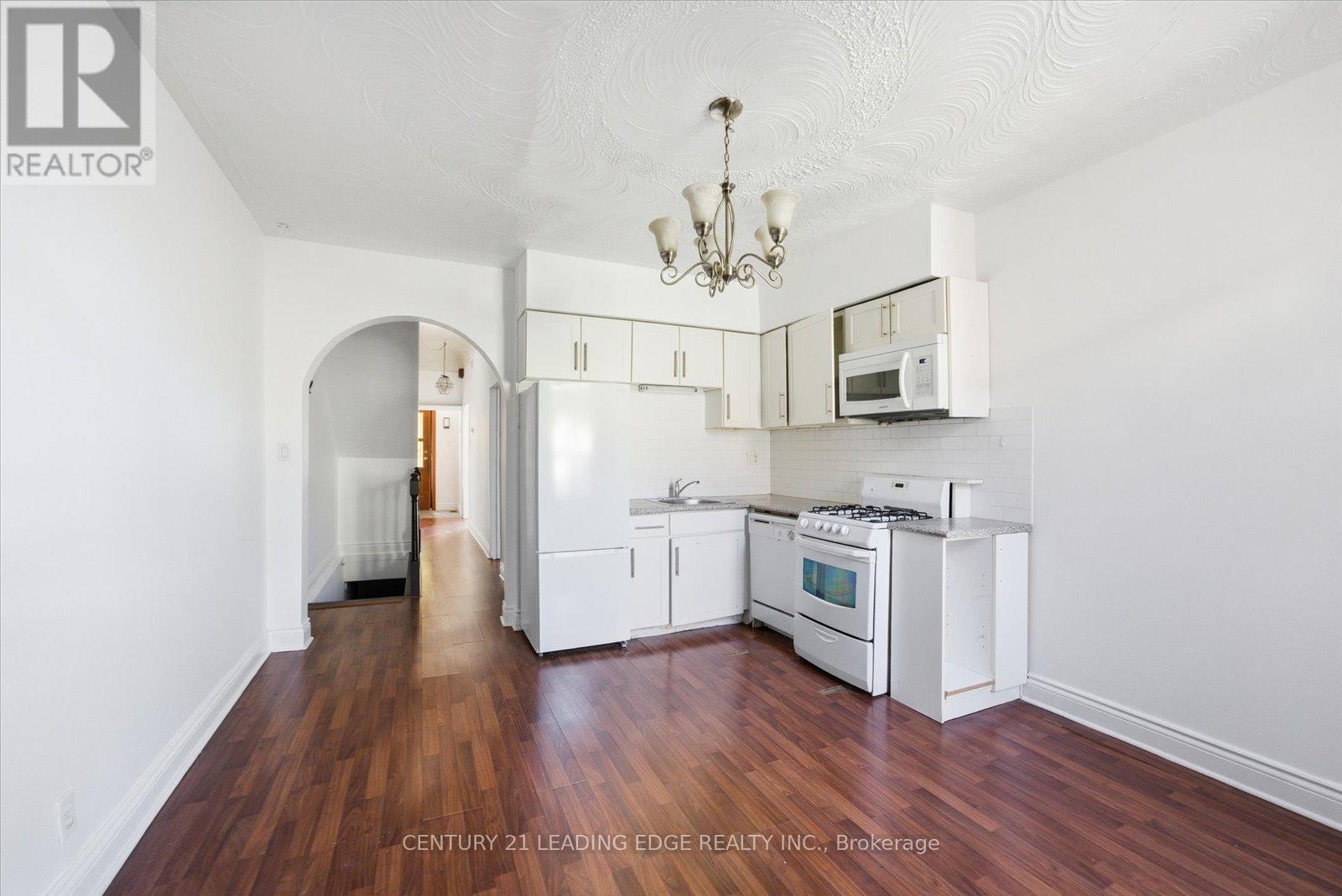 30 Ulster Street, Toronto, Ontario  M5S 1E3 - Photo 6 - C12485463