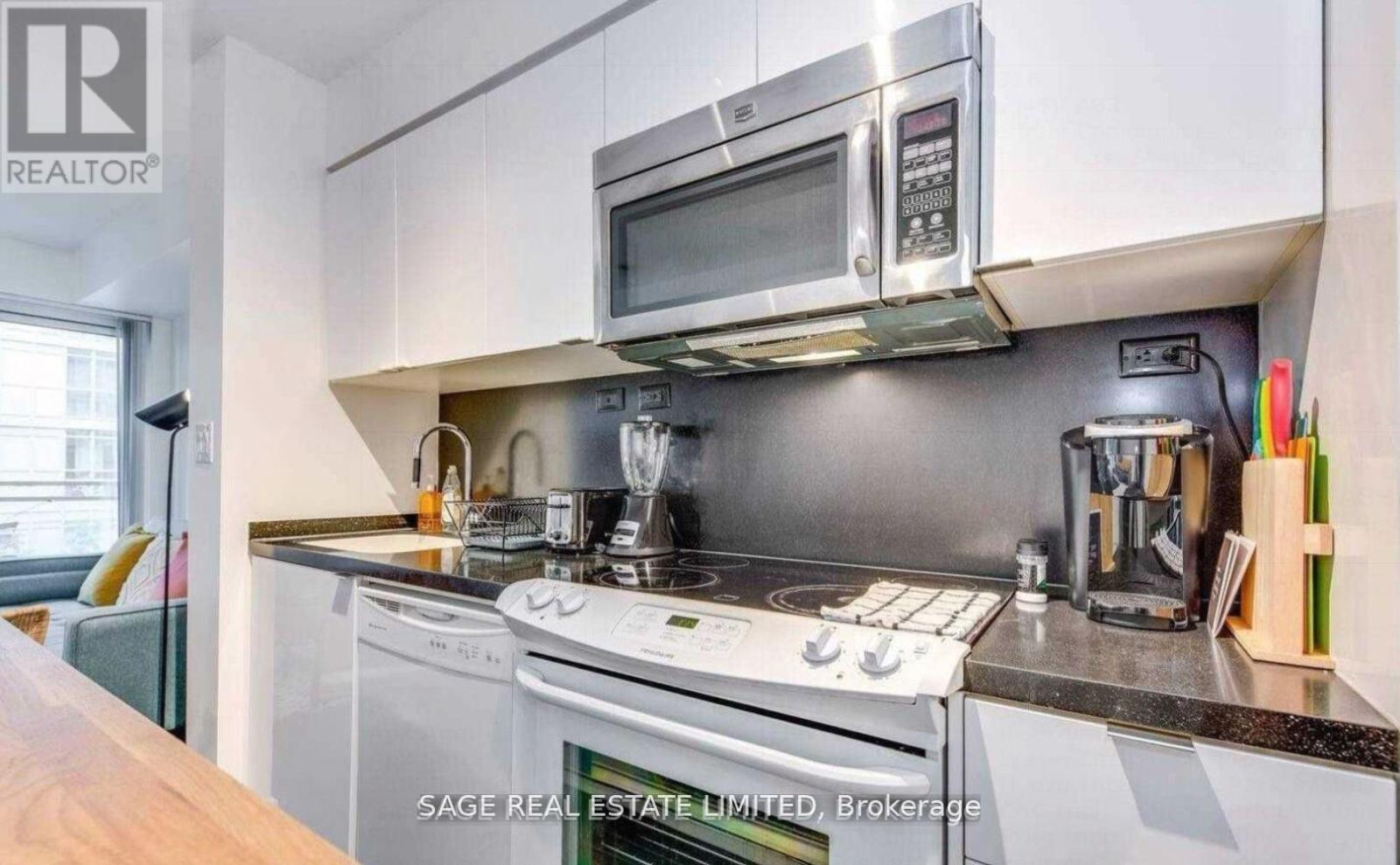 316 - 10 Capreol Court, Toronto, Ontario  M5V 4B3 - Photo 6 - C12485522