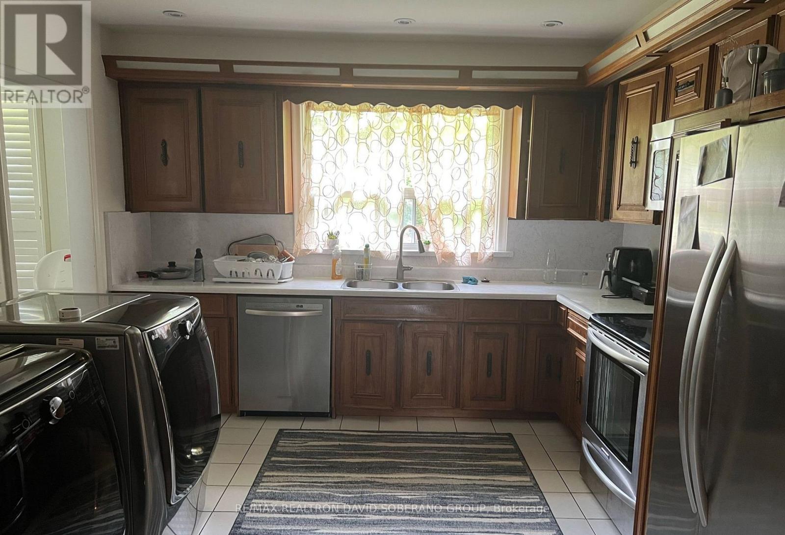 147 Almore Avenue, Toronto, Ontario  M3H 2H9 - Photo 6 - C12485545