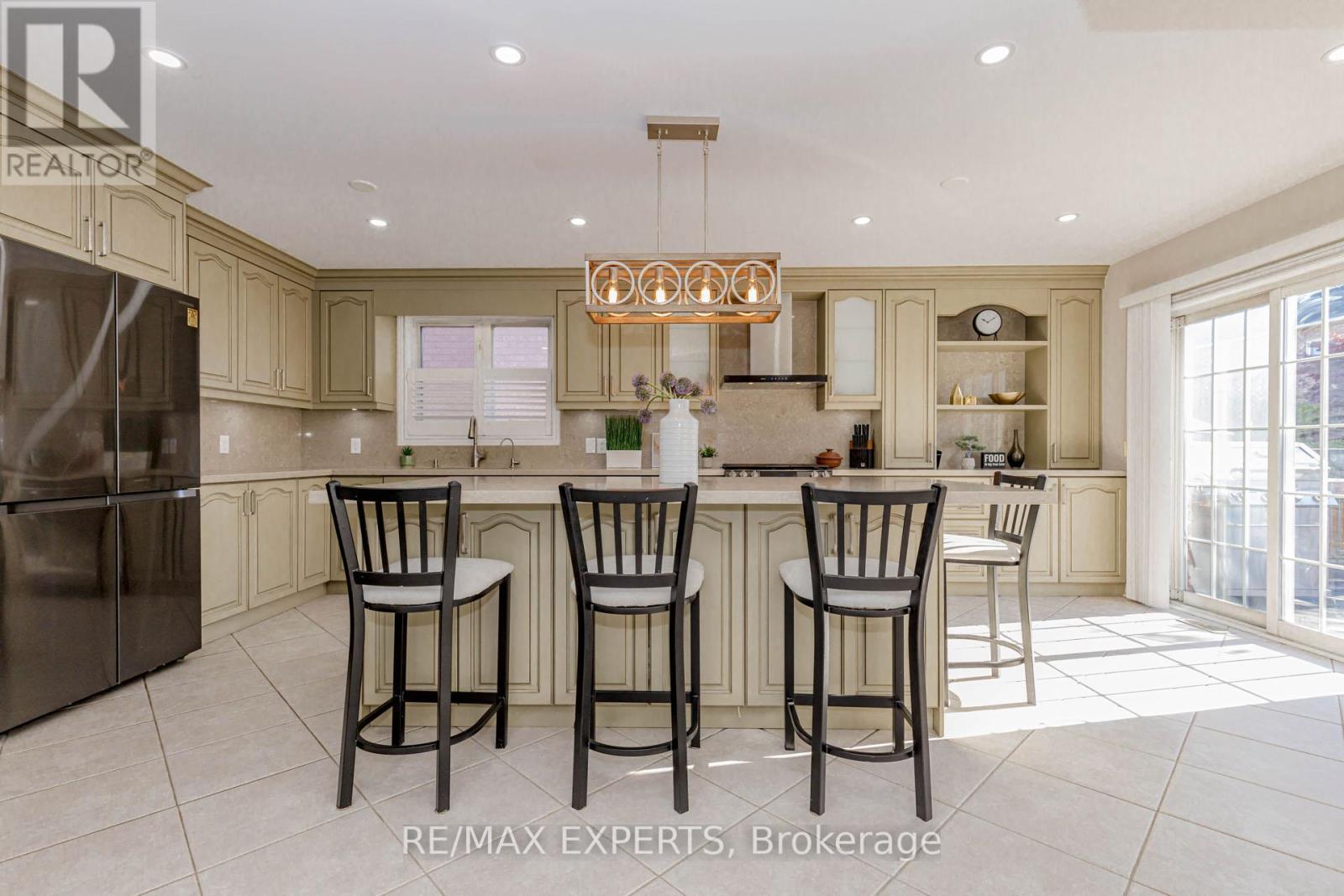 5 Temple West Crescent, Ajax, Ontario  L1T 4J5 - Photo 12 - E12485394