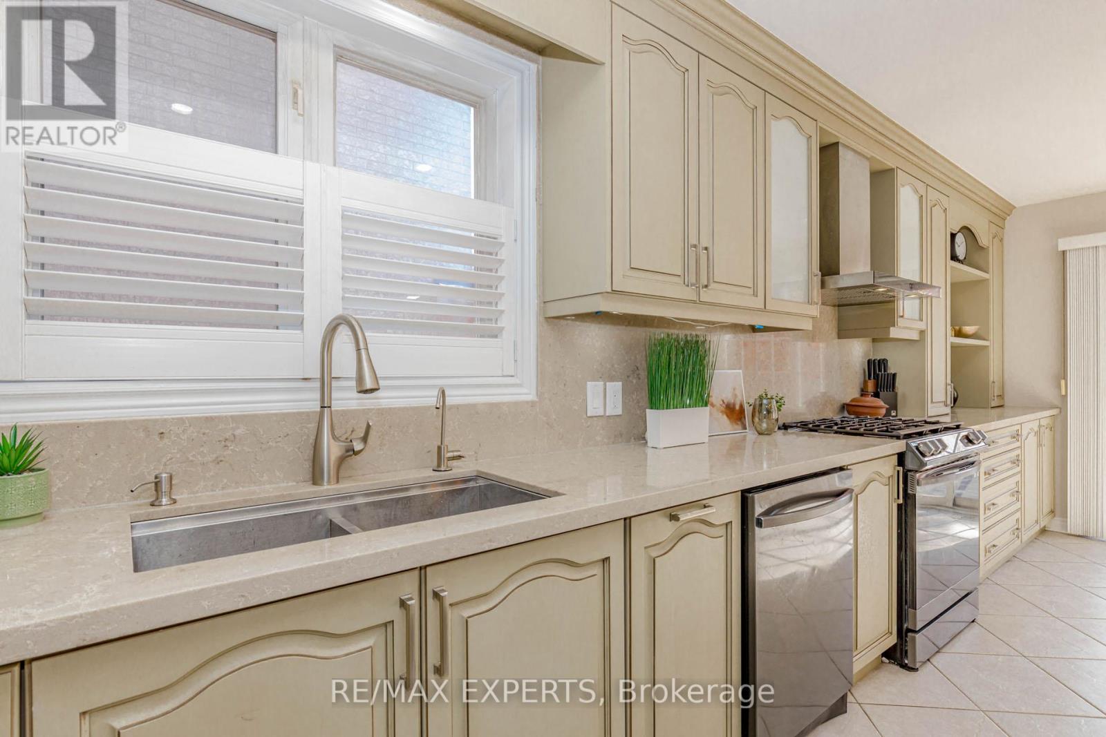 5 Temple West Crescent, Ajax, Ontario  L1T 4J5 - Photo 16 - E12485394