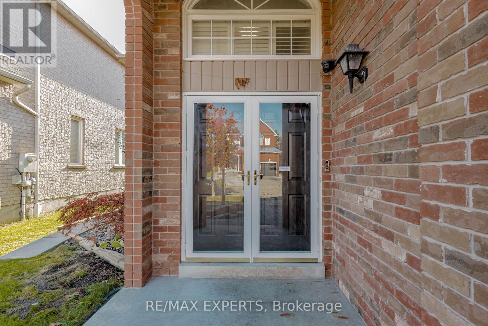 5 Temple West Crescent, Ajax, Ontario  L1T 4J5 - Photo 3 - E12485394