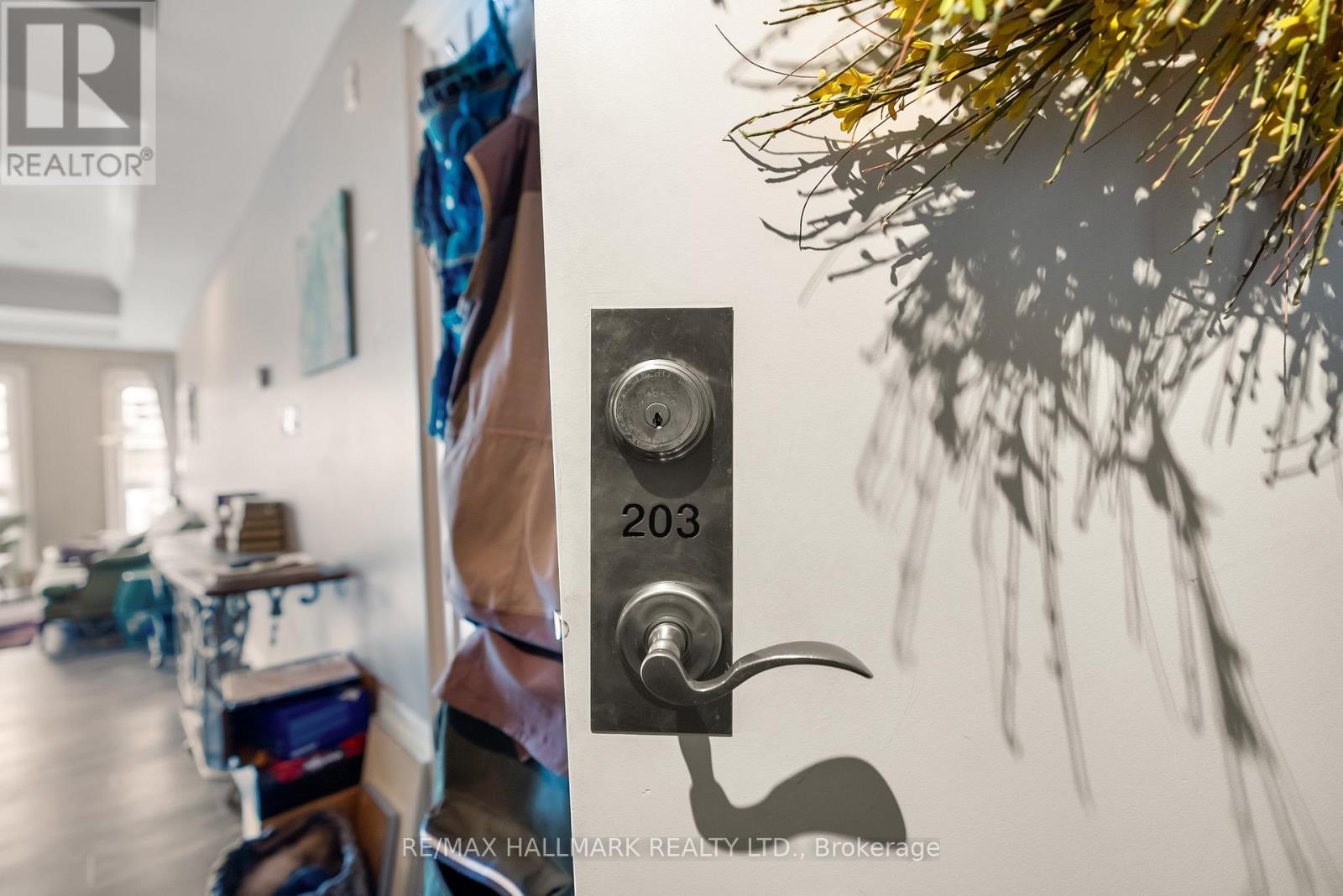 2151 Danforth Avenue, Toronto, Ontario  M4C 1K2 - Photo 8 - E12485429