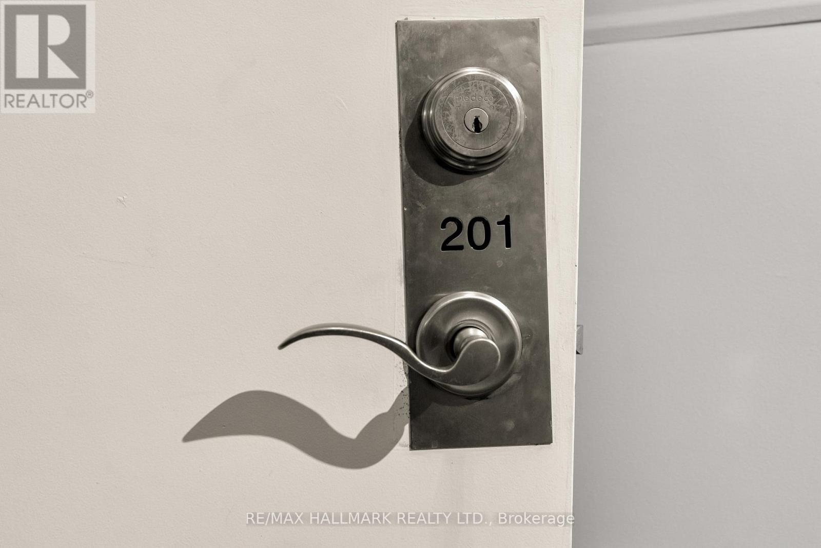 2151 Danforth Avenue, Toronto, Ontario  M4C 1K2 - Photo 4 - E12485430