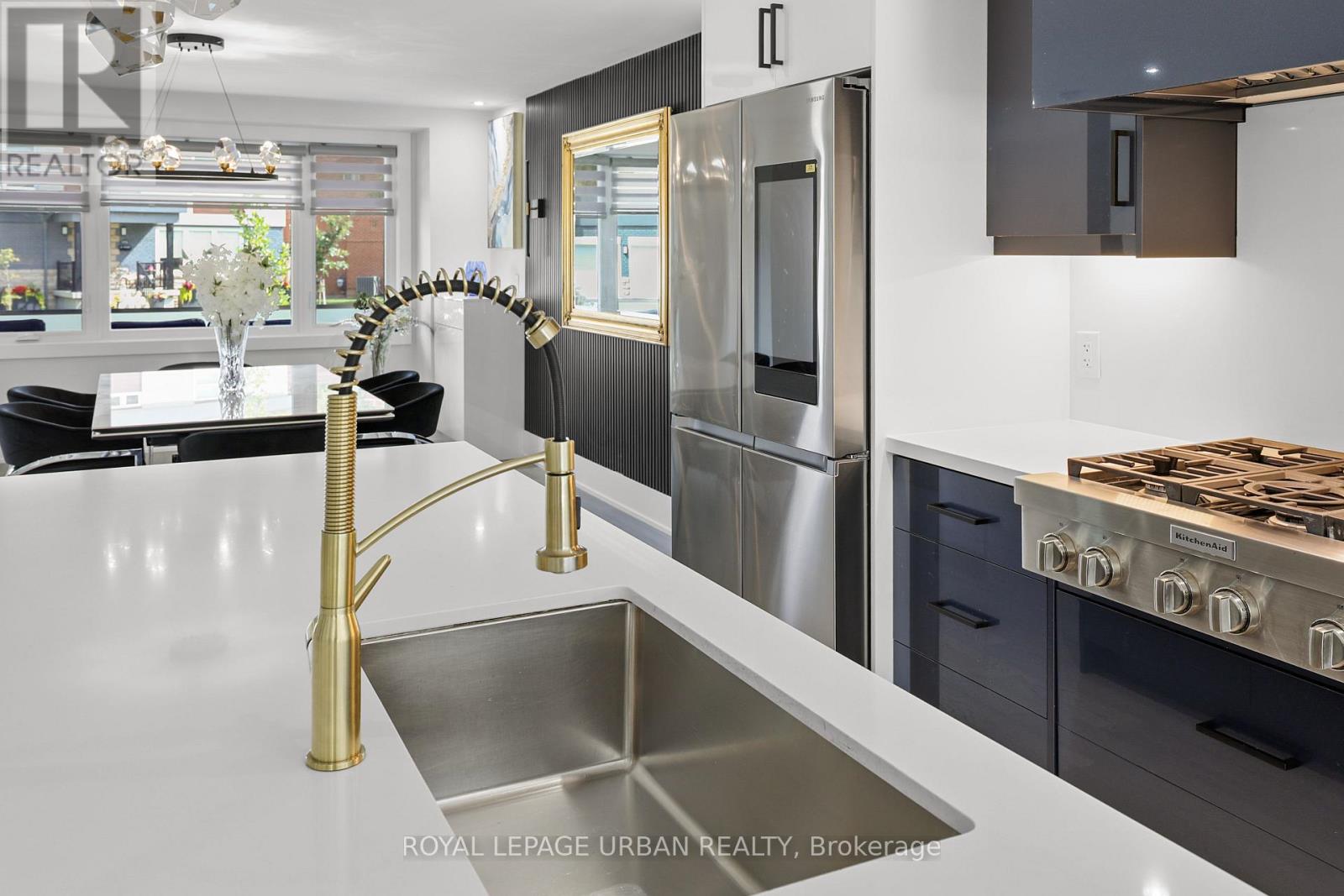 182 Parkview Hill Crescent, Toronto, Ontario  M4B 1R8 - Photo 11 - E12485451