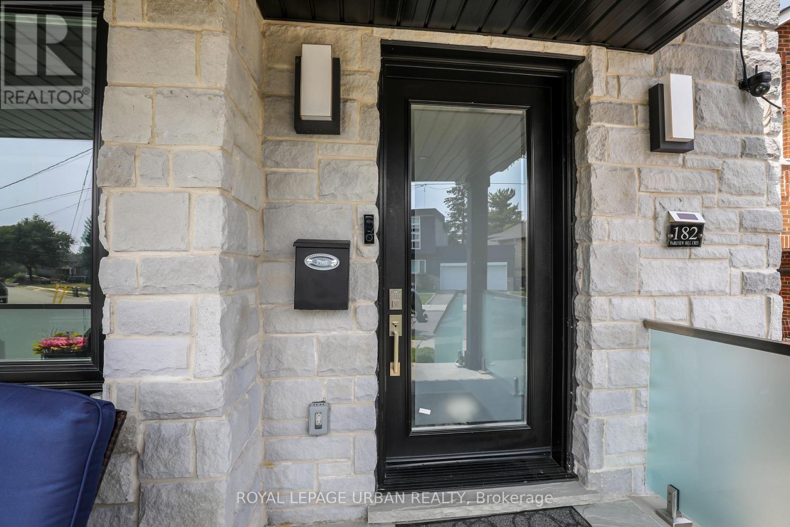 182 Parkview Hill Crescent, Toronto, Ontario  M4B 1R8 - Photo 4 - E12485451