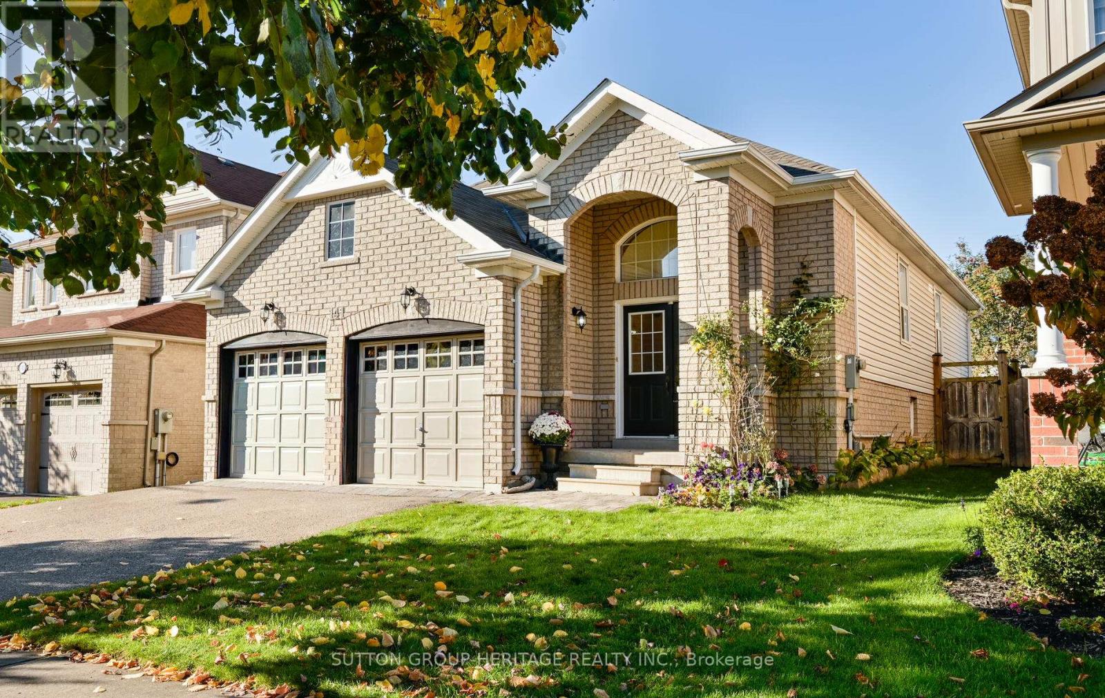 141 Dadson Drive, Clarington, Ontario  L1C 5M7 - Photo 2 - E12485527