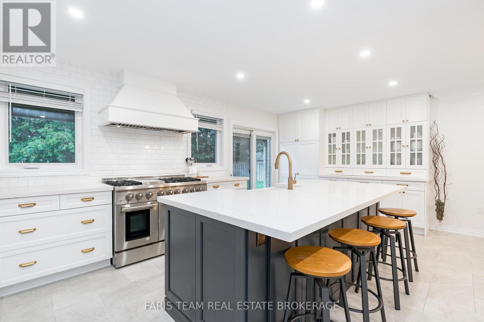 848 Church Drive, Innisfil (Lefroy), Ontario  L0L 1K0 - Photo 10 - N12460086