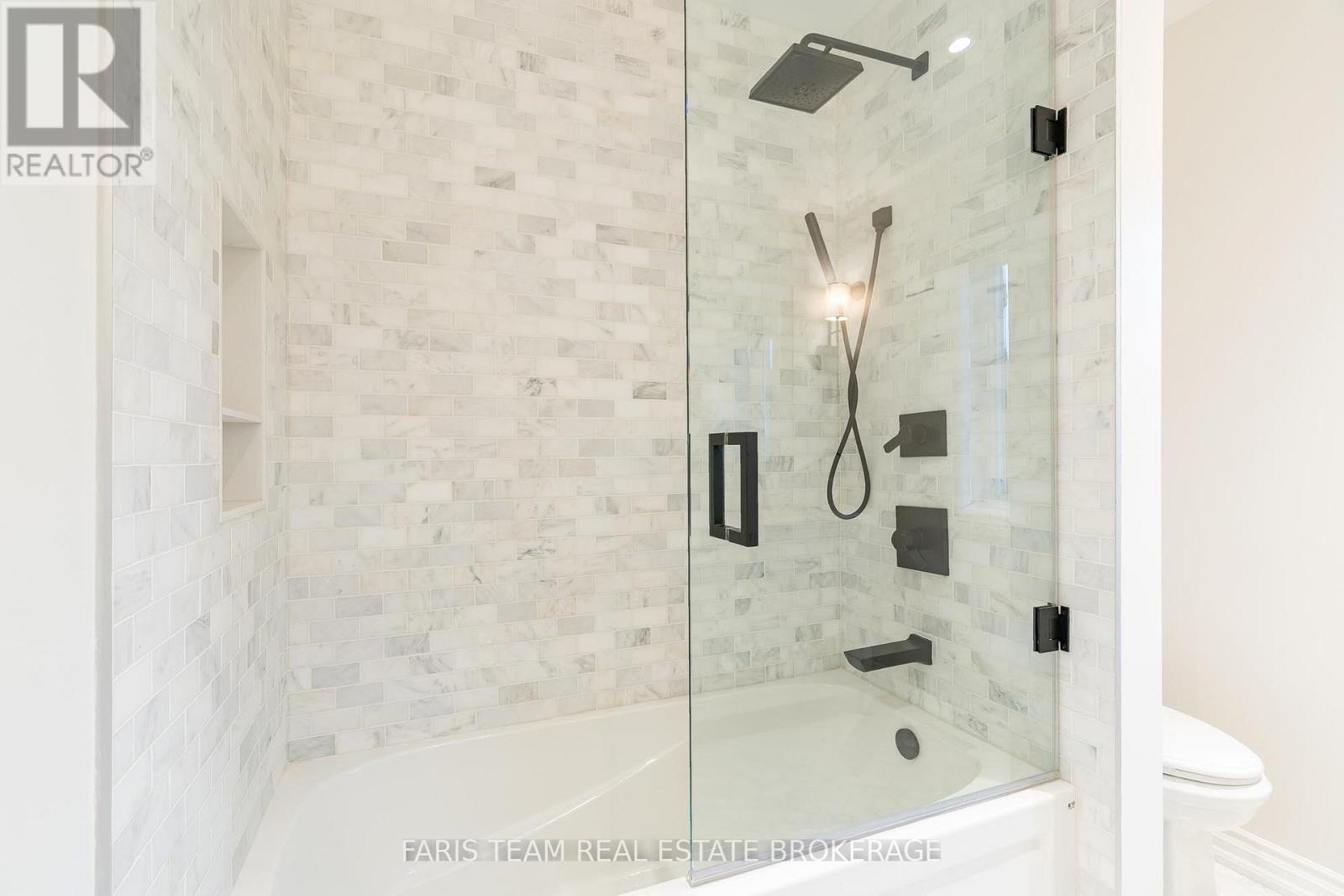 848 Church Drive, Innisfil (Lefroy), Ontario  L0L 1K0 - Photo 33 - N12460086