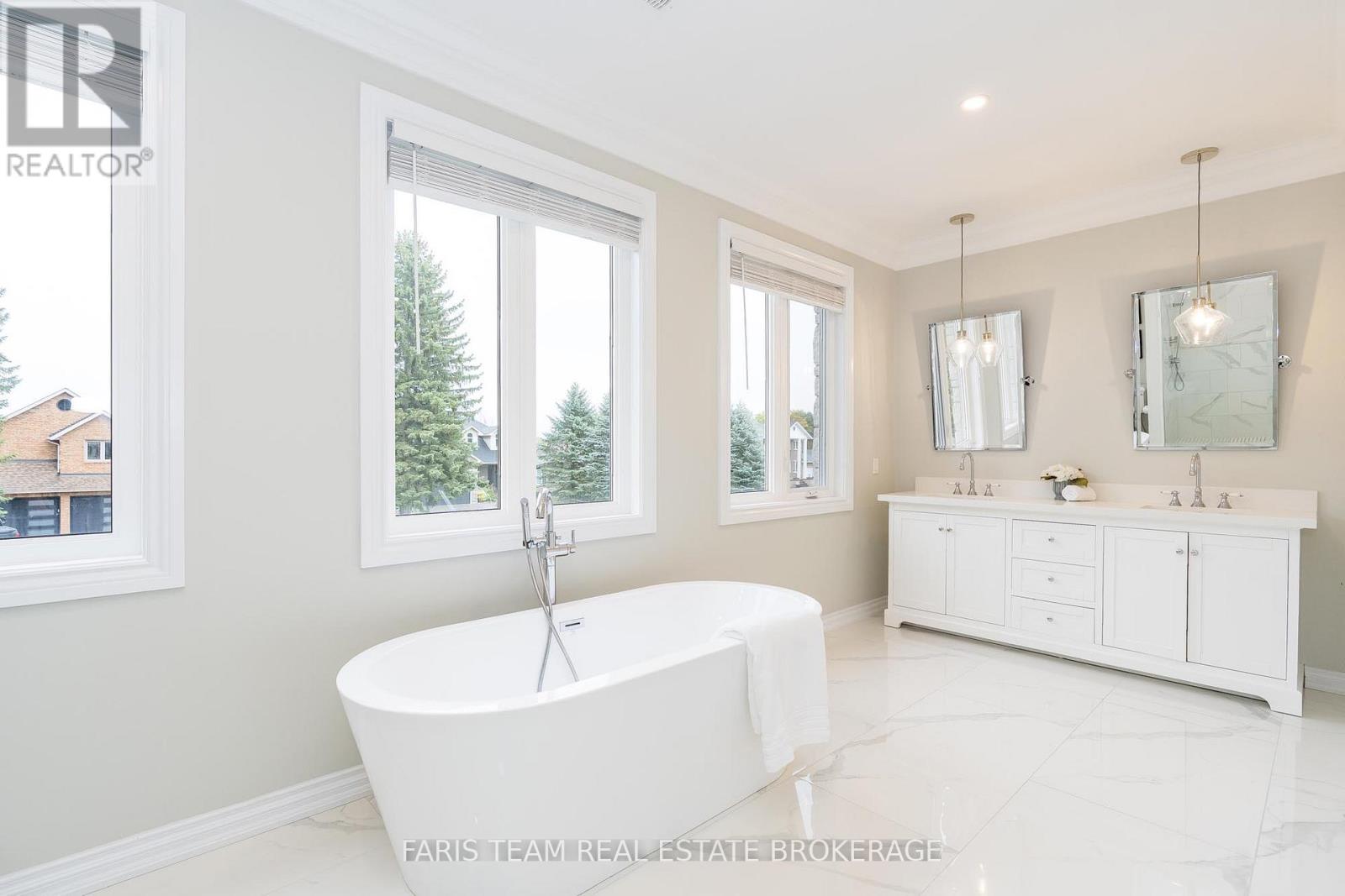 848 Church Drive, Innisfil (Lefroy), Ontario  L0L 1K0 - Photo 22 - N12460086