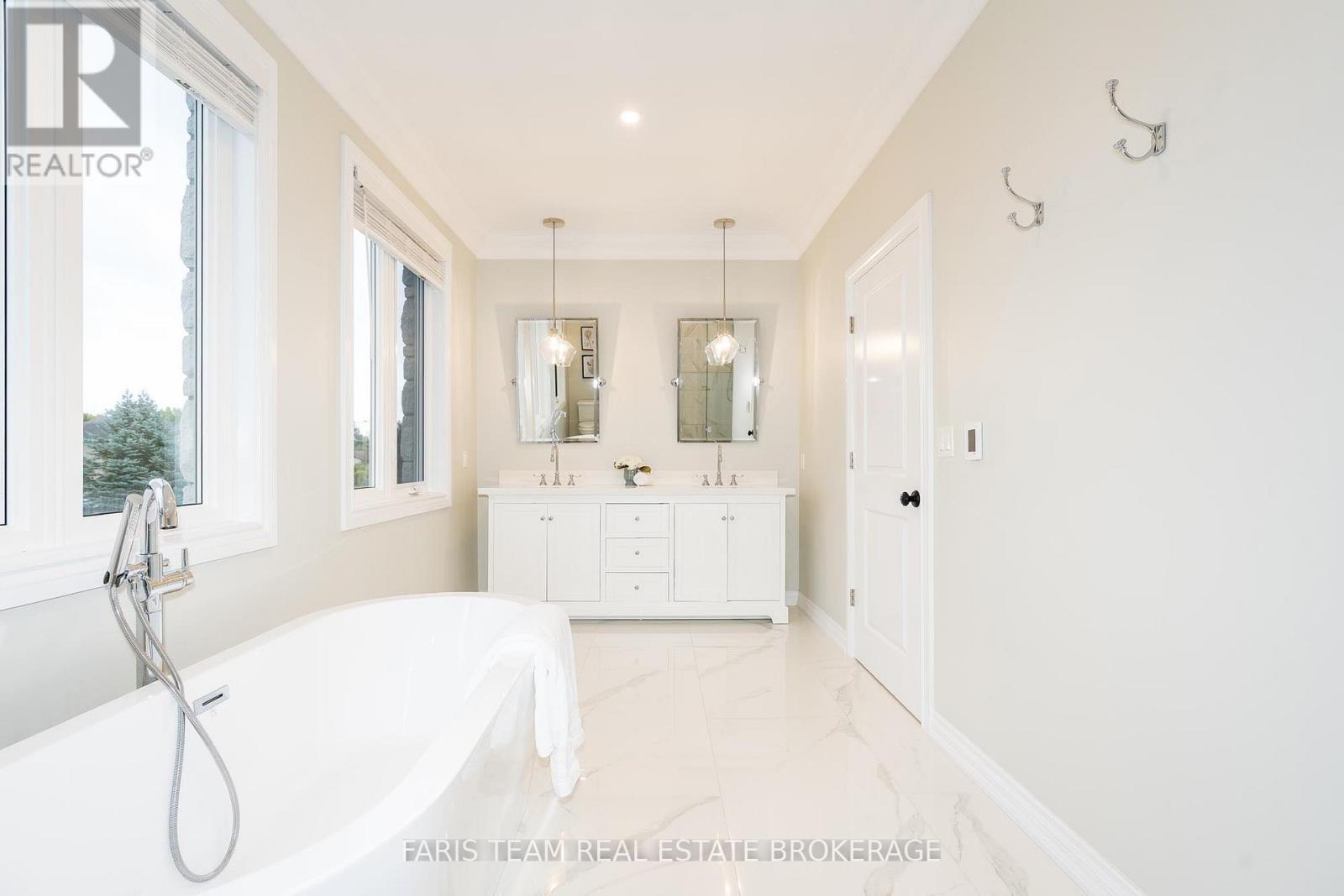 848 Church Drive, Innisfil (Lefroy), Ontario  L0L 1K0 - Photo 24 - N12460086